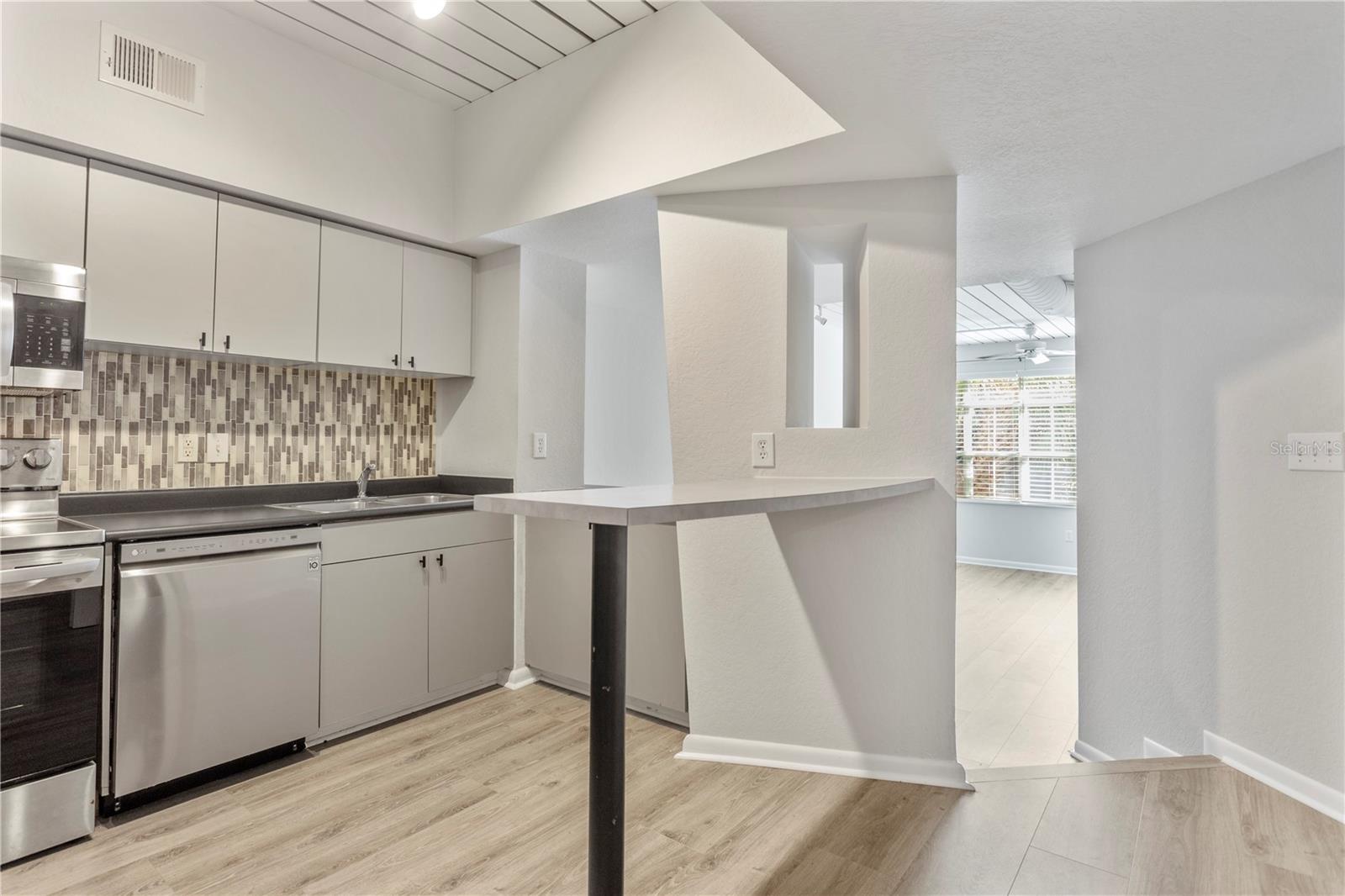 2411 W HORATIO ST #522