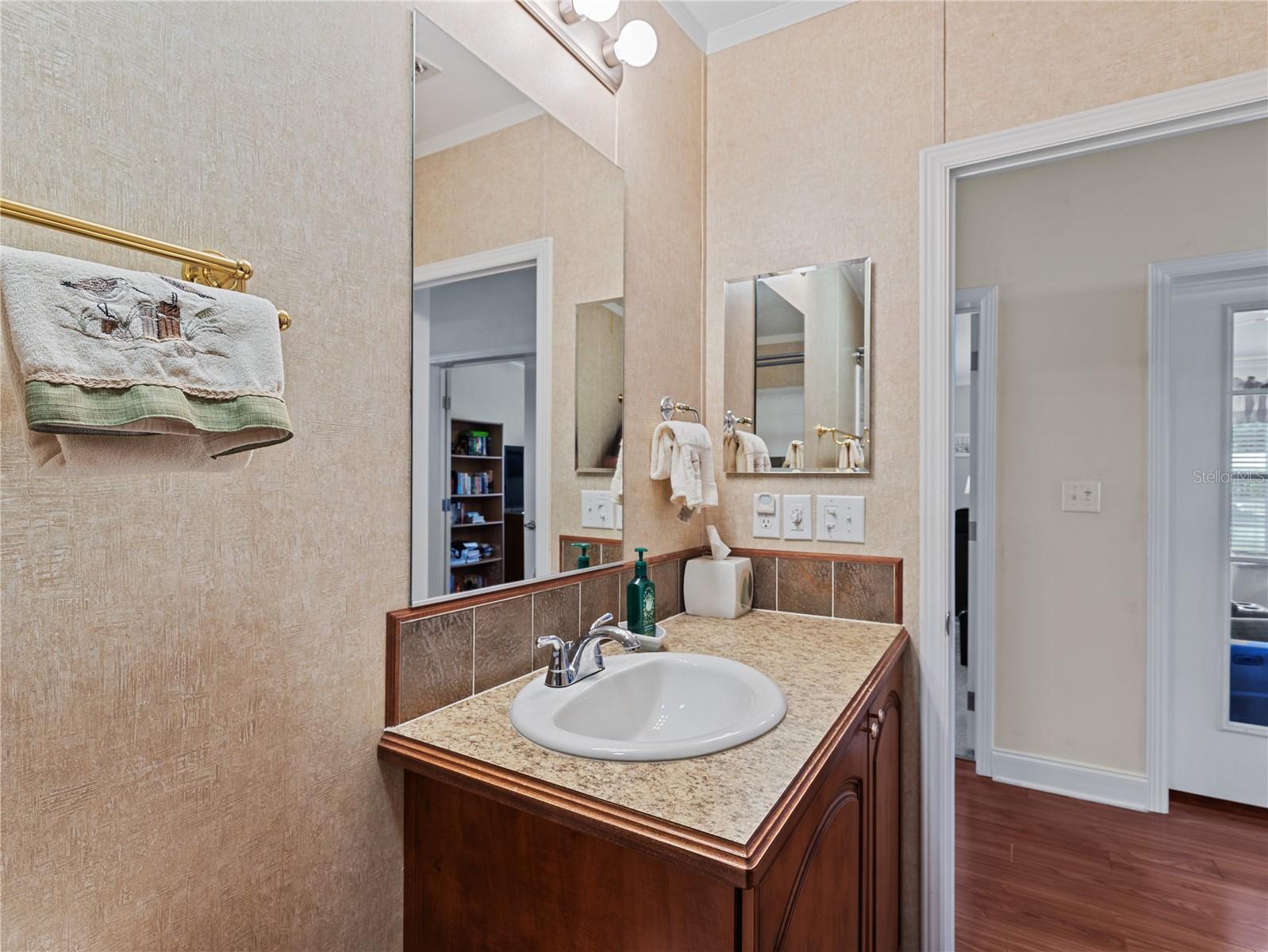 10054 COLLINGWOOD AVE