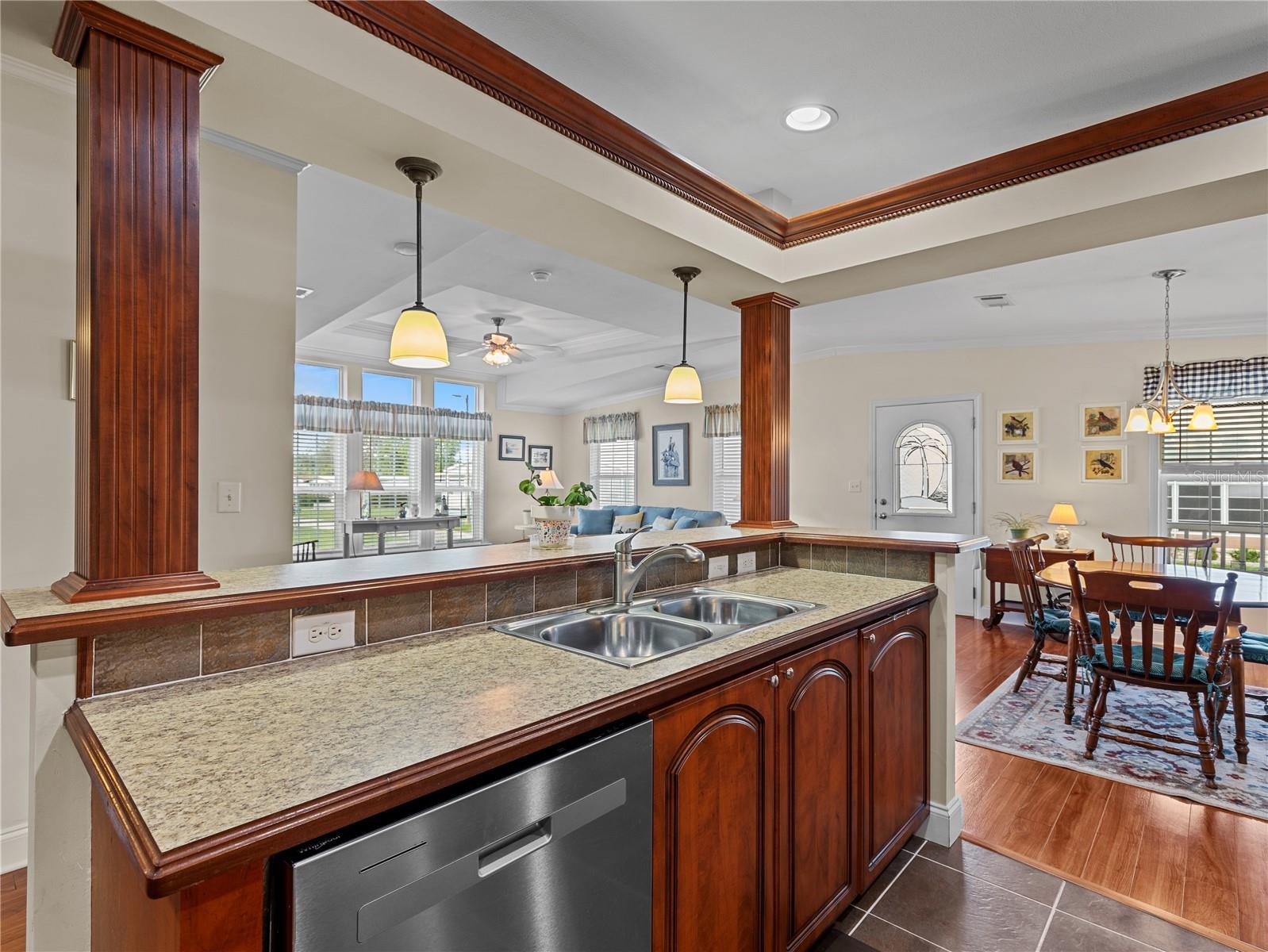 10054 COLLINGWOOD AVE