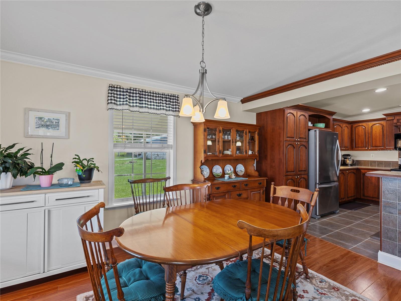 10054 COLLINGWOOD AVE