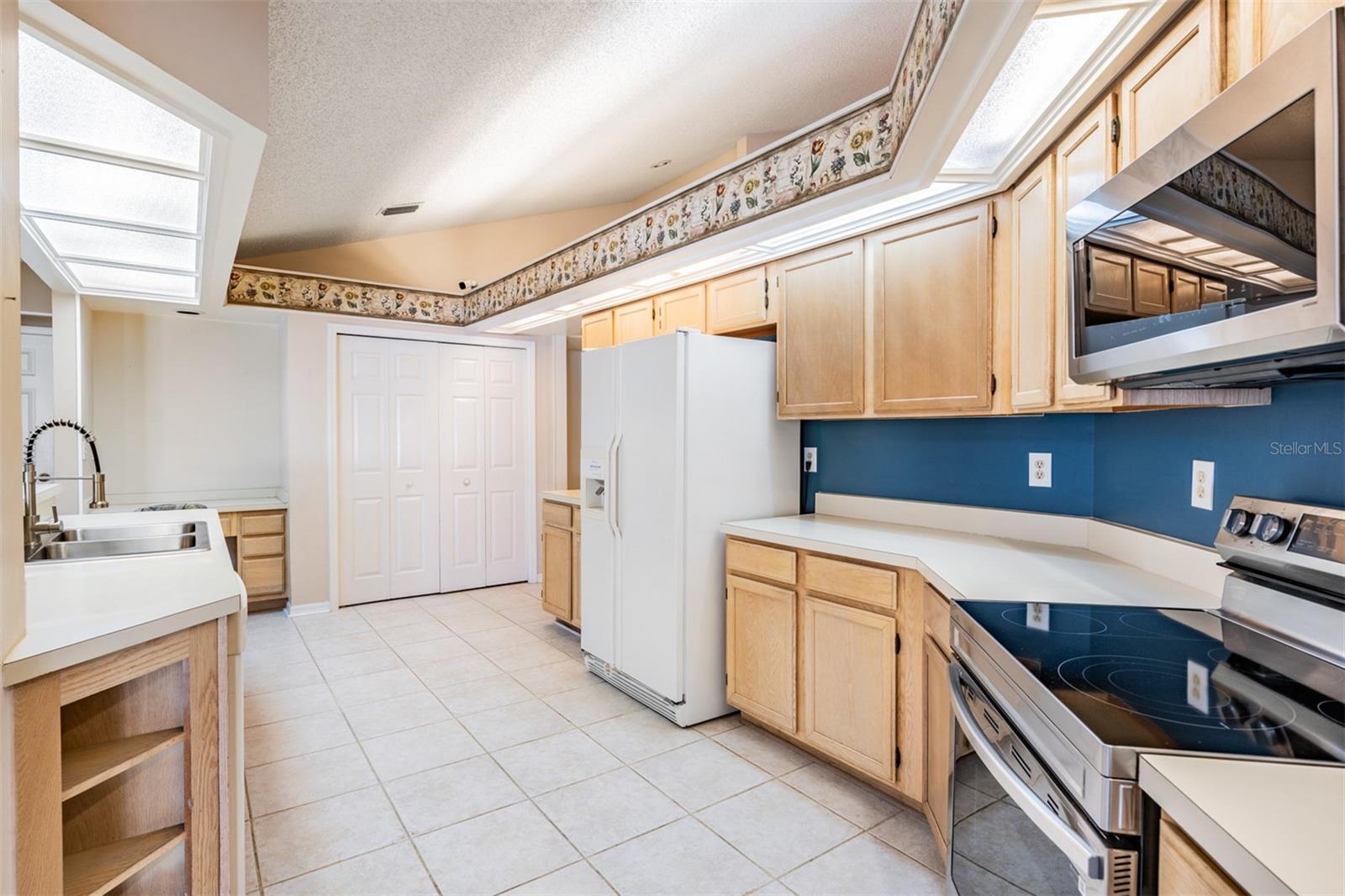 6504 THOROUGHBRED LOOP