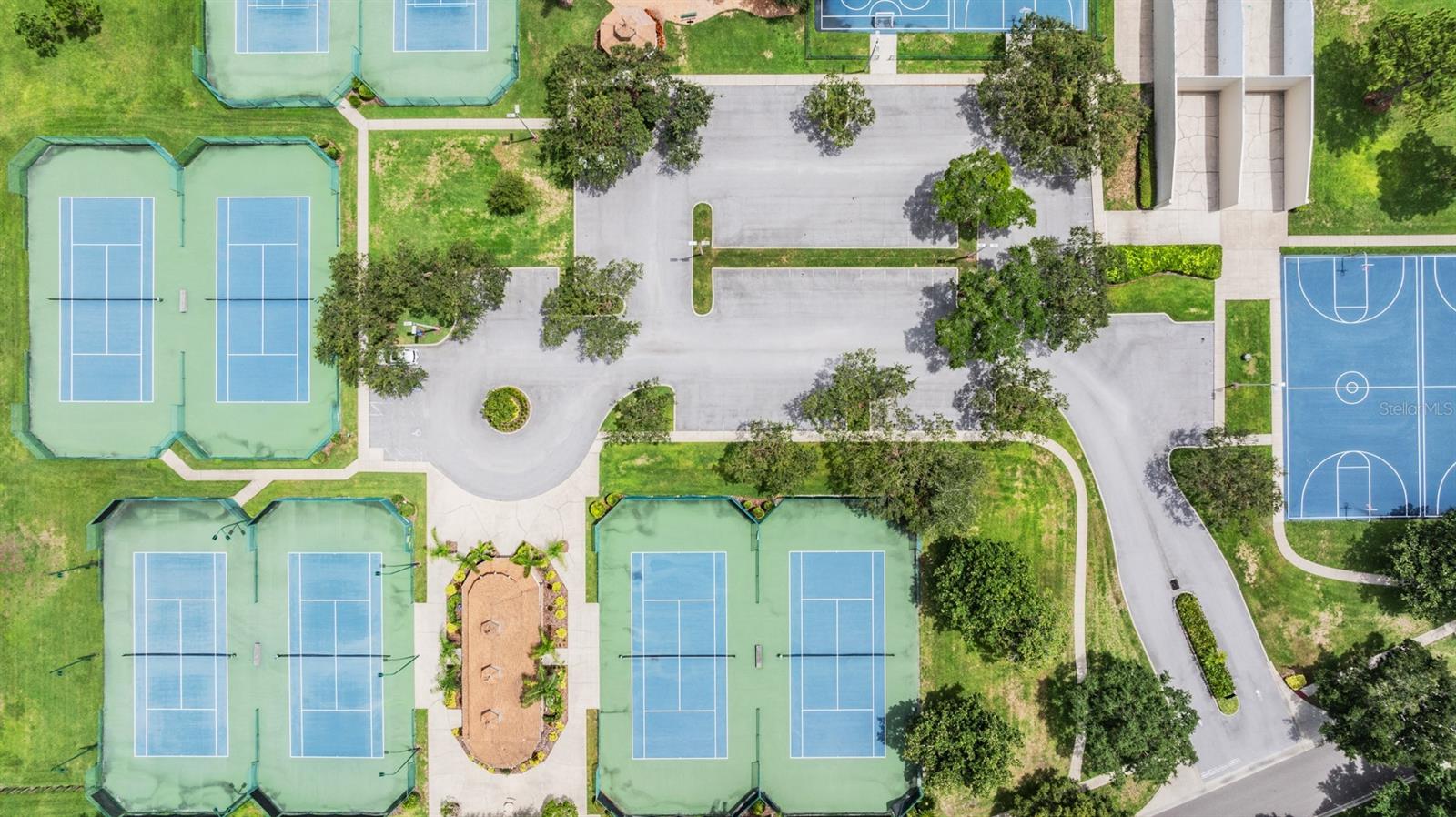 6504 THOROUGHBRED LOOP