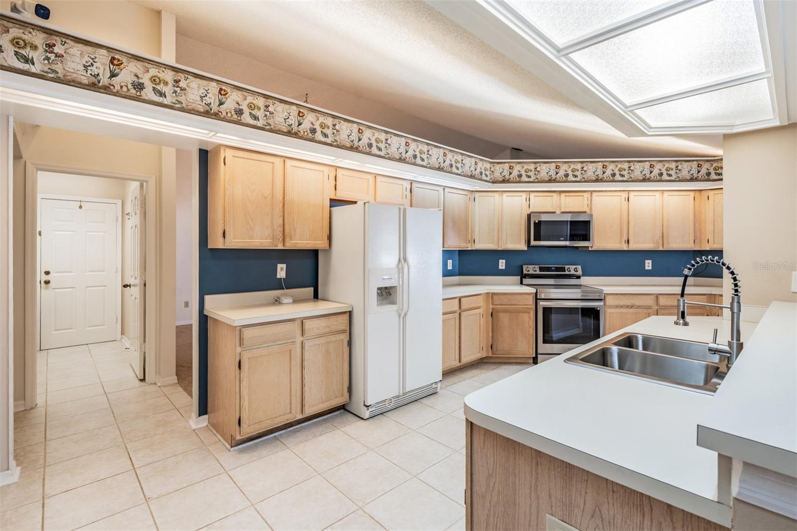 6504 THOROUGHBRED LOOP