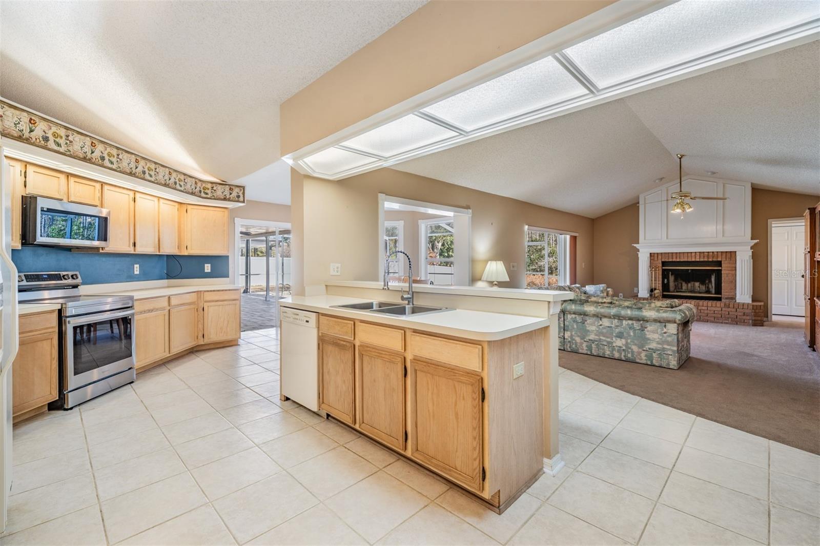 6504 THOROUGHBRED LOOP