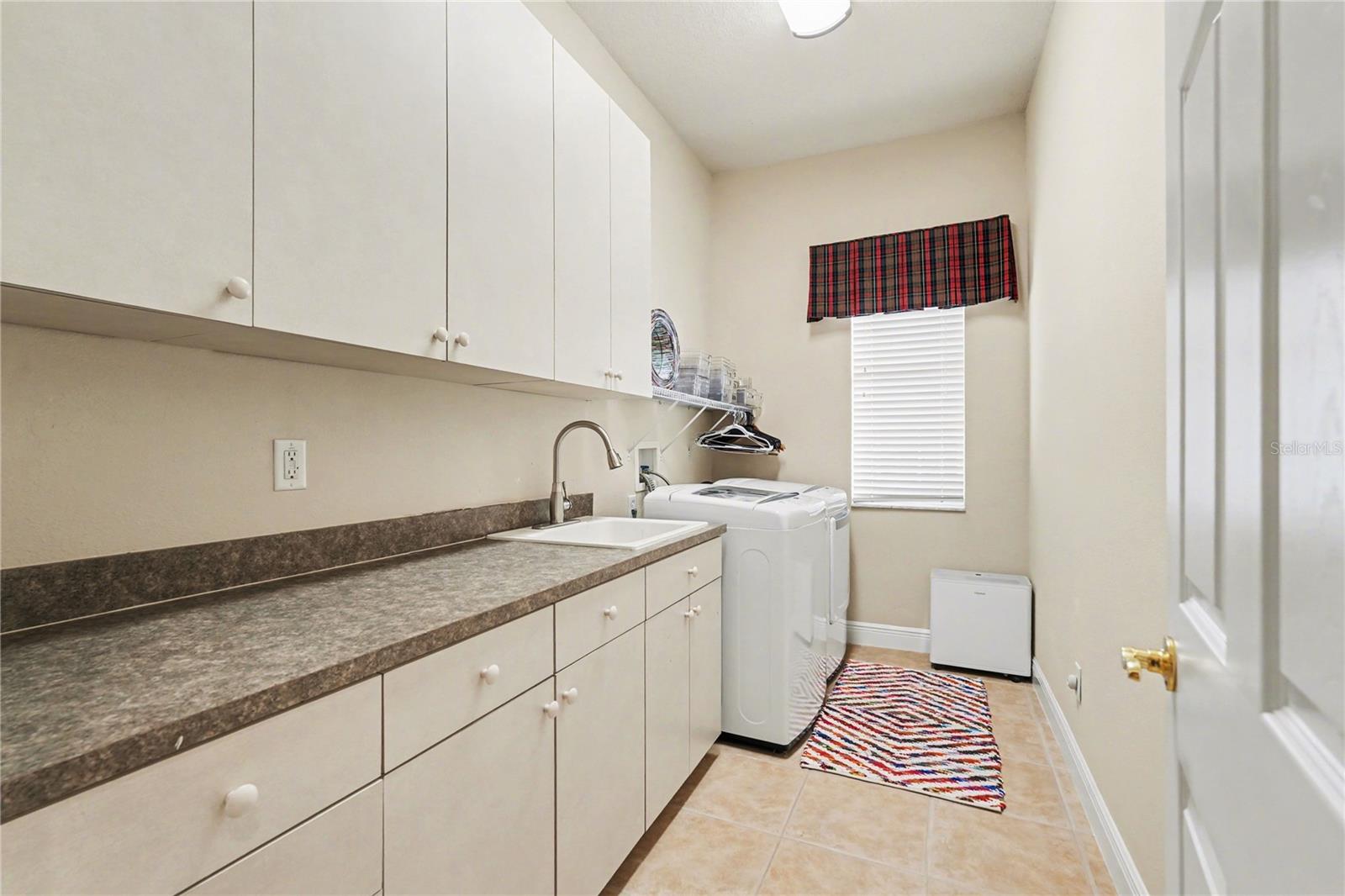 13137 THOROUGHBRED DR