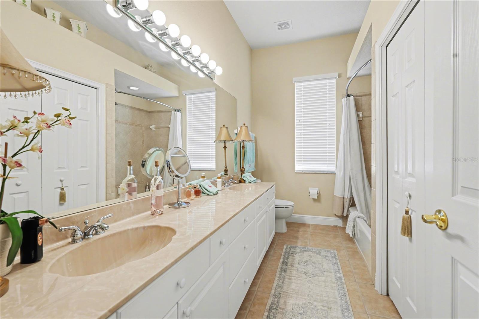 13137 THOROUGHBRED DR