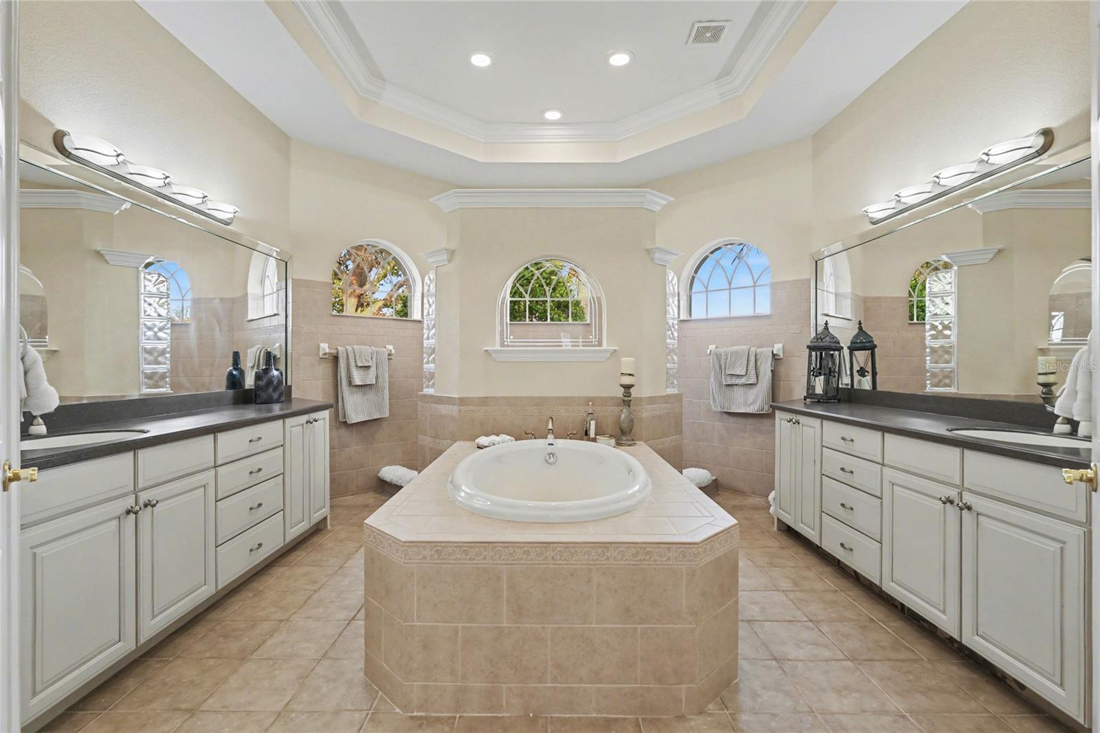 13137 THOROUGHBRED DR