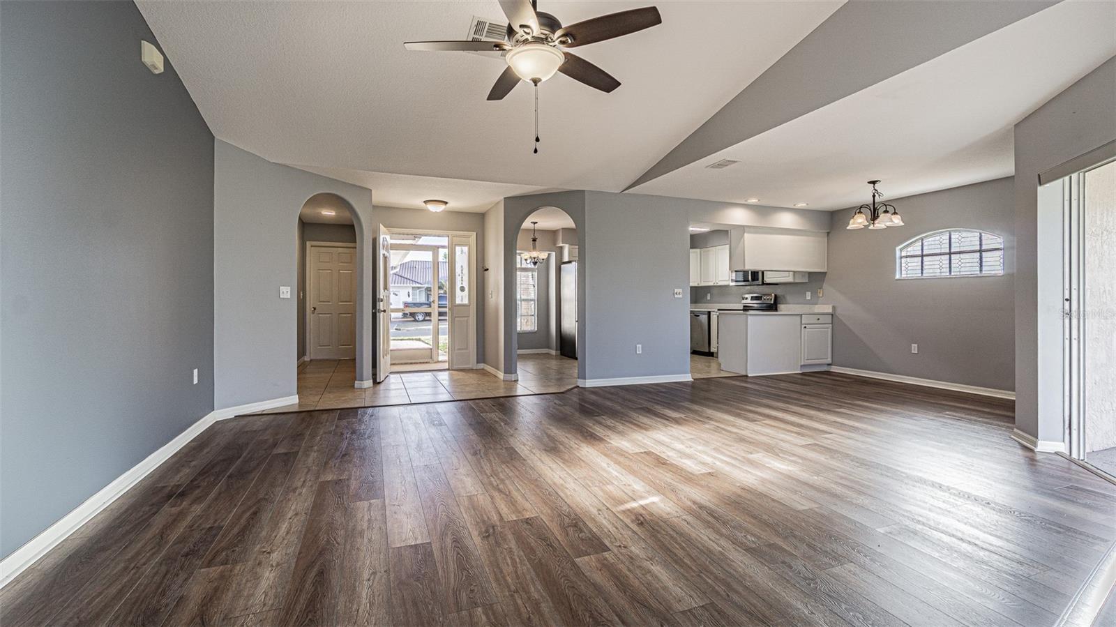 11048 MOSHIE LN