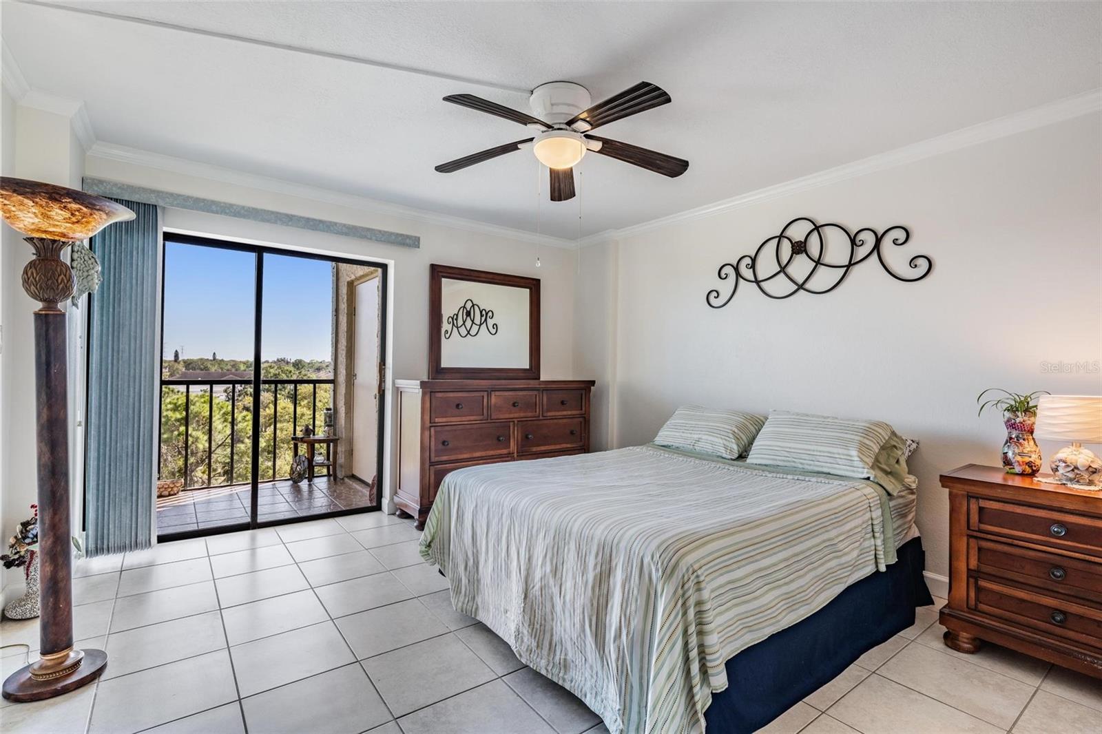 2900 COVE CAY DR #7B