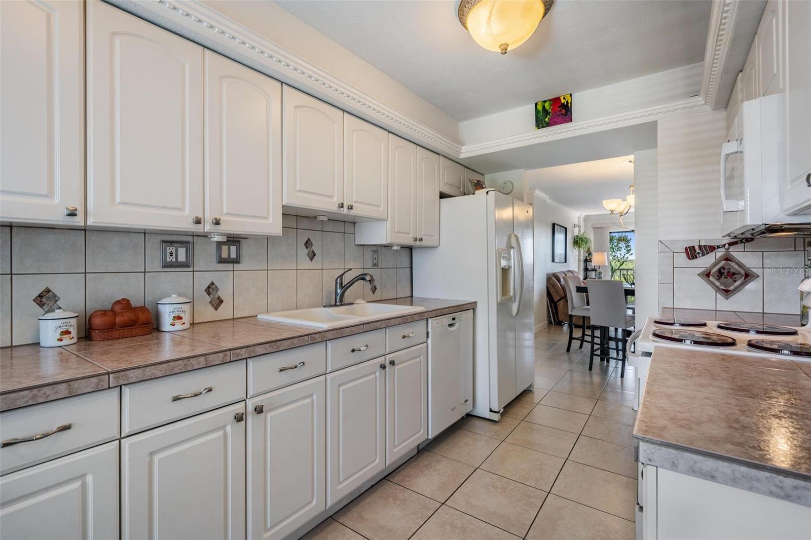 2900 COVE CAY DR #7B