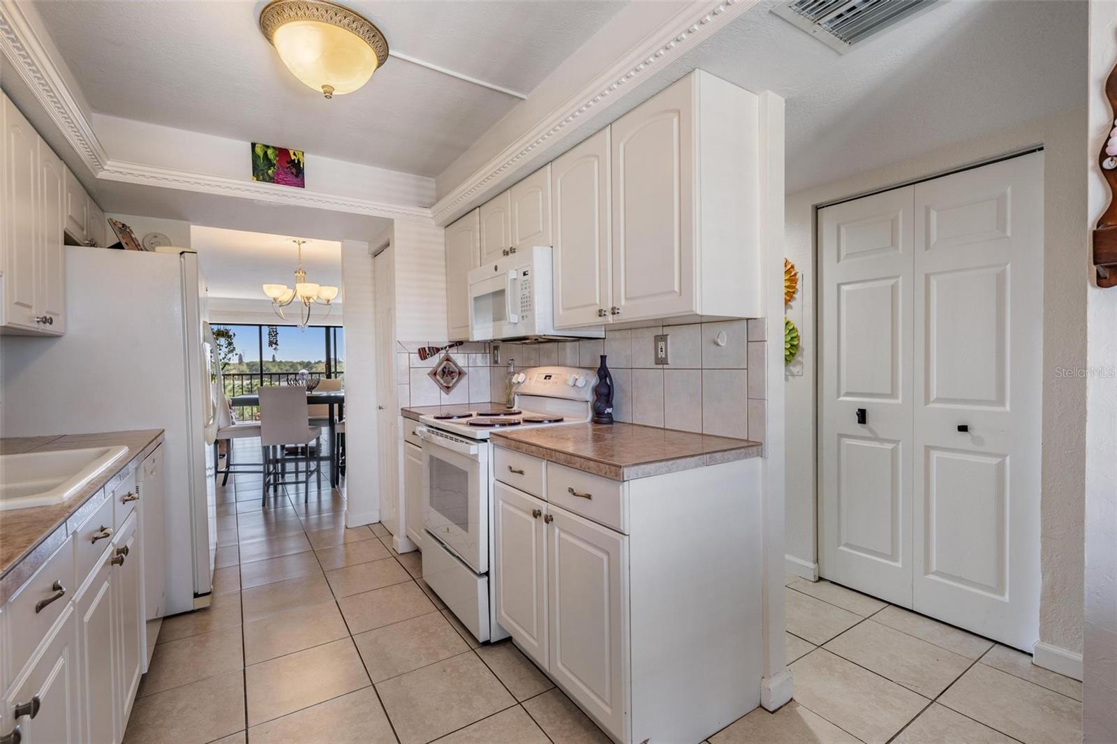 2900 COVE CAY DR #7B
