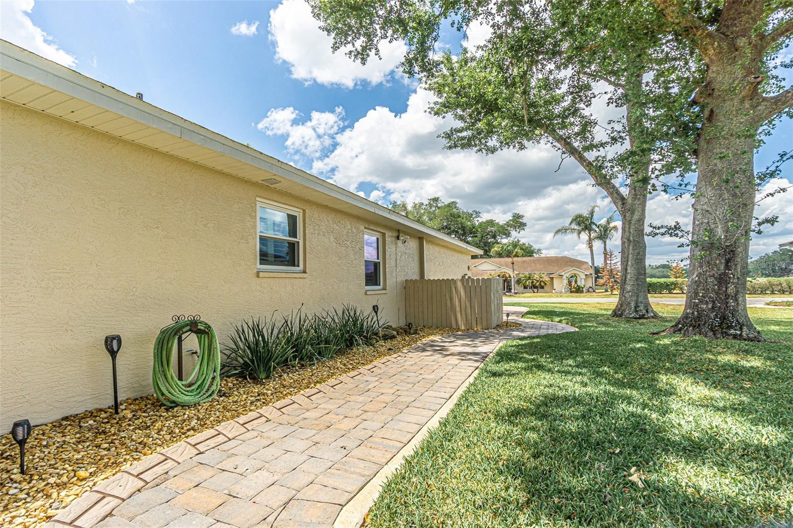 6132 SILVER OAKS DR