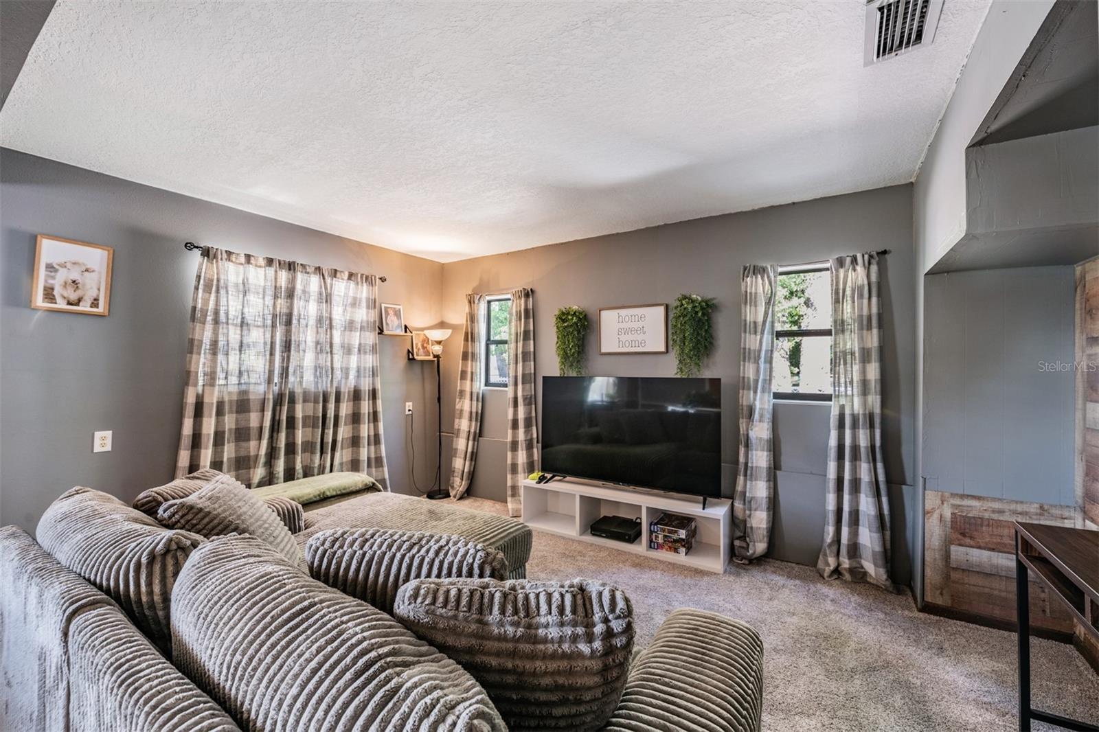39048 BLUE JAY AVE