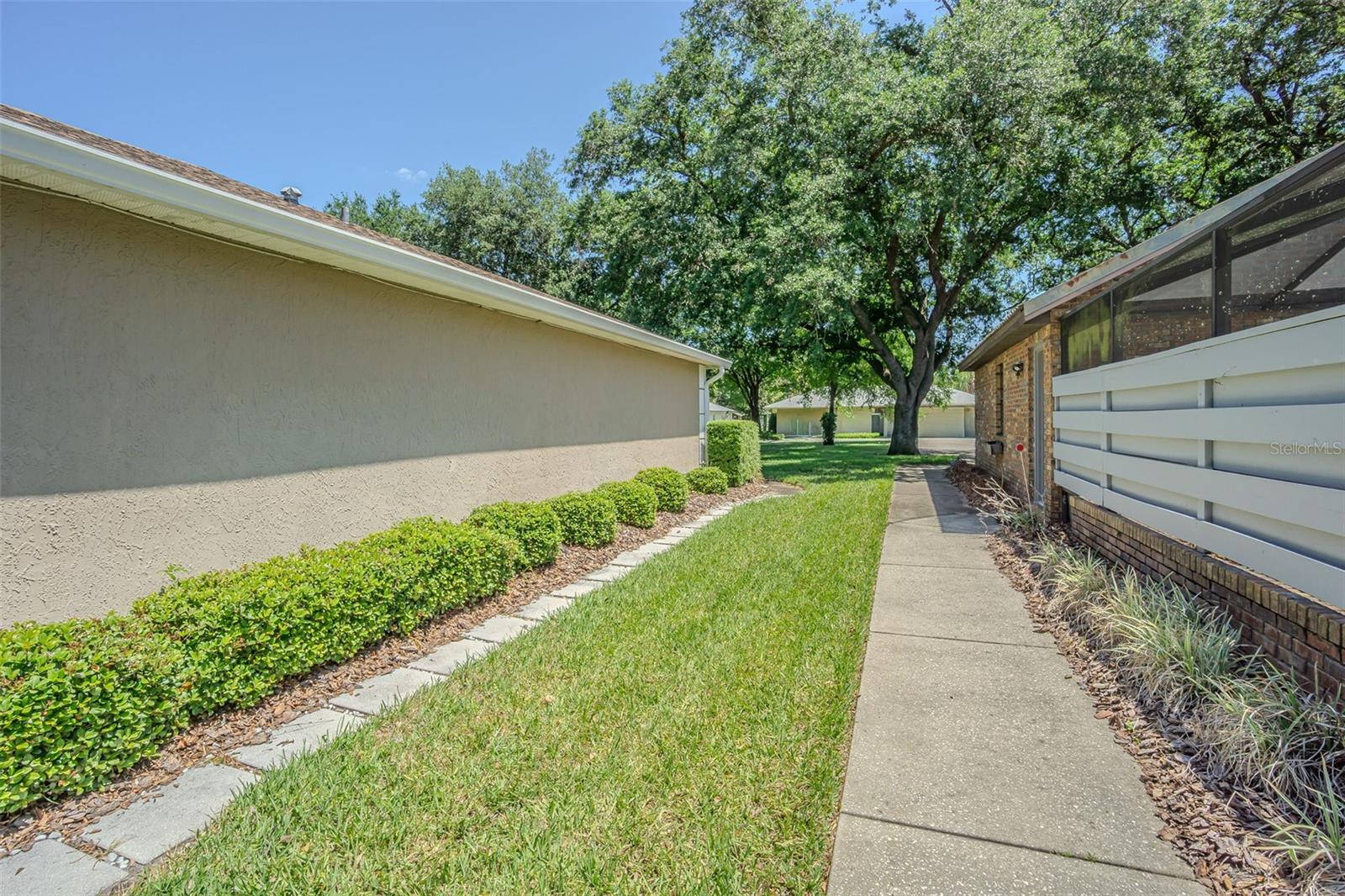 6431 LAURELWOOD DR