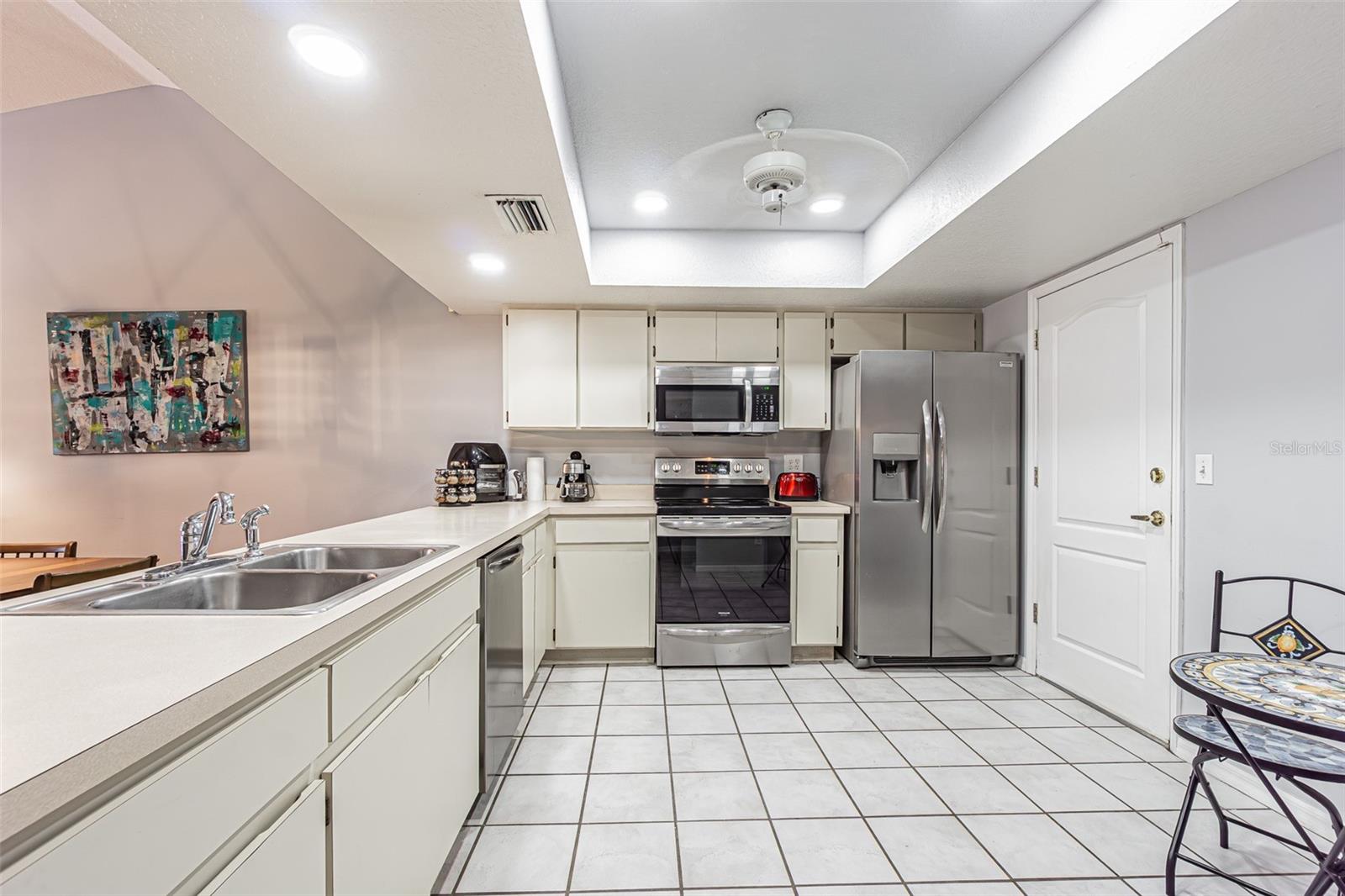 6431 LAURELWOOD DR
