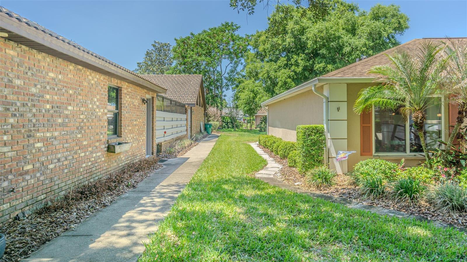 6431 LAURELWOOD DR