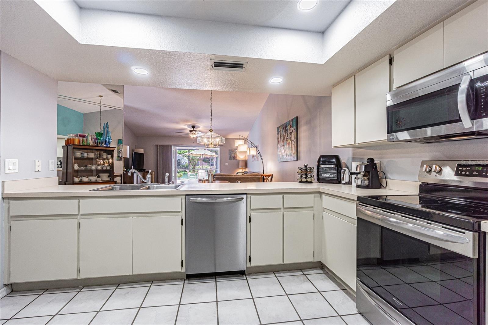 6431 LAURELWOOD DR