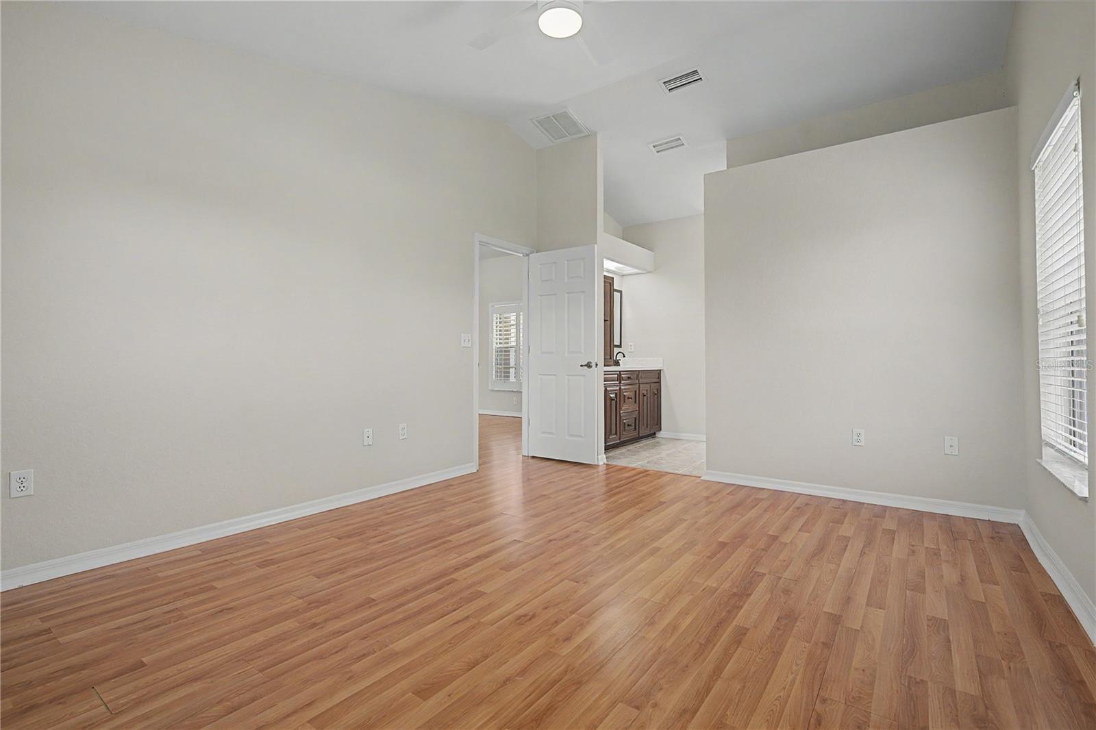 6208 HUNTINGTON DRIVE