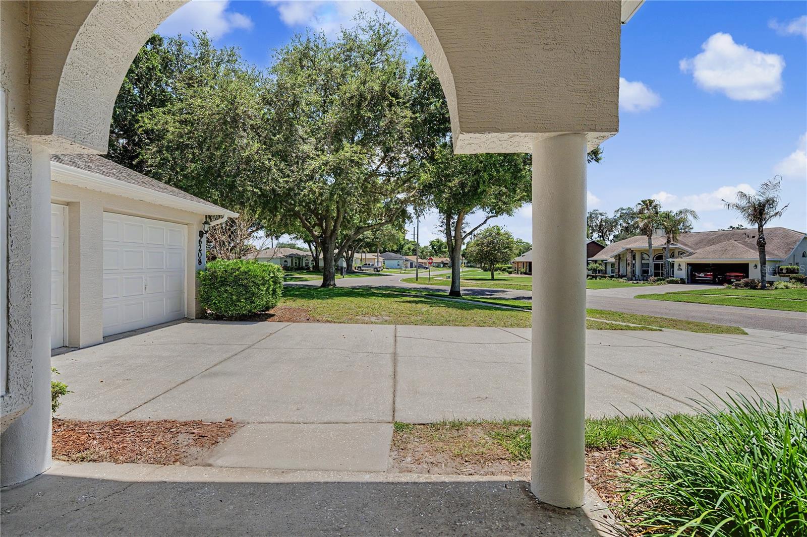 6208 HUNTINGTON DRIVE