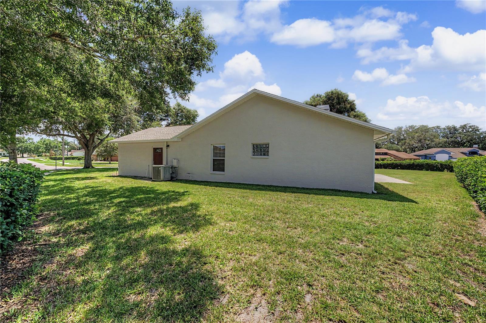 6208 HUNTINGTON DRIVE