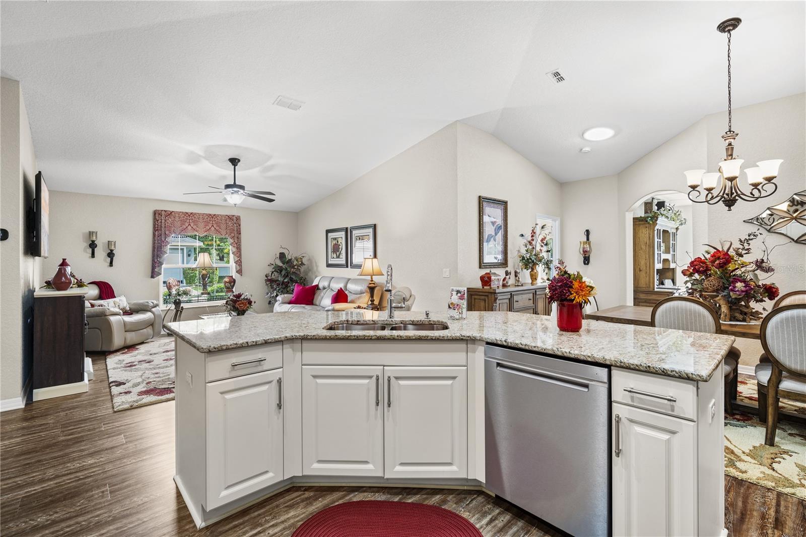 6781 BASSWOOD CIR