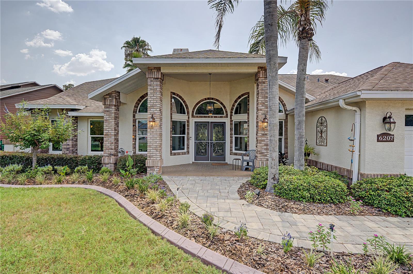 6207 HUNTINGTON DR