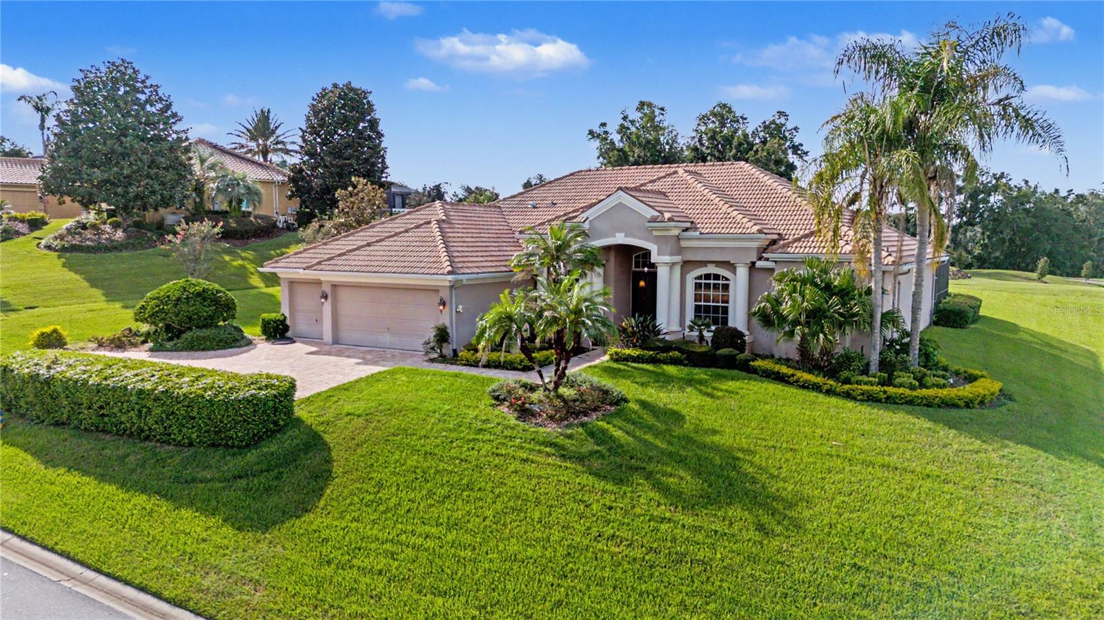 13823 THOROUGHBRED DR