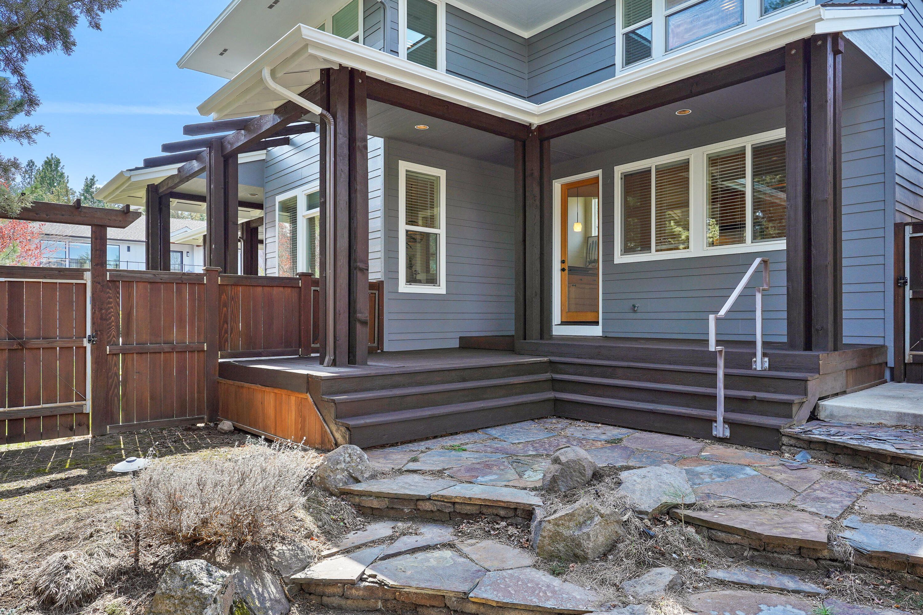 542 NW Greyhawk Avenue