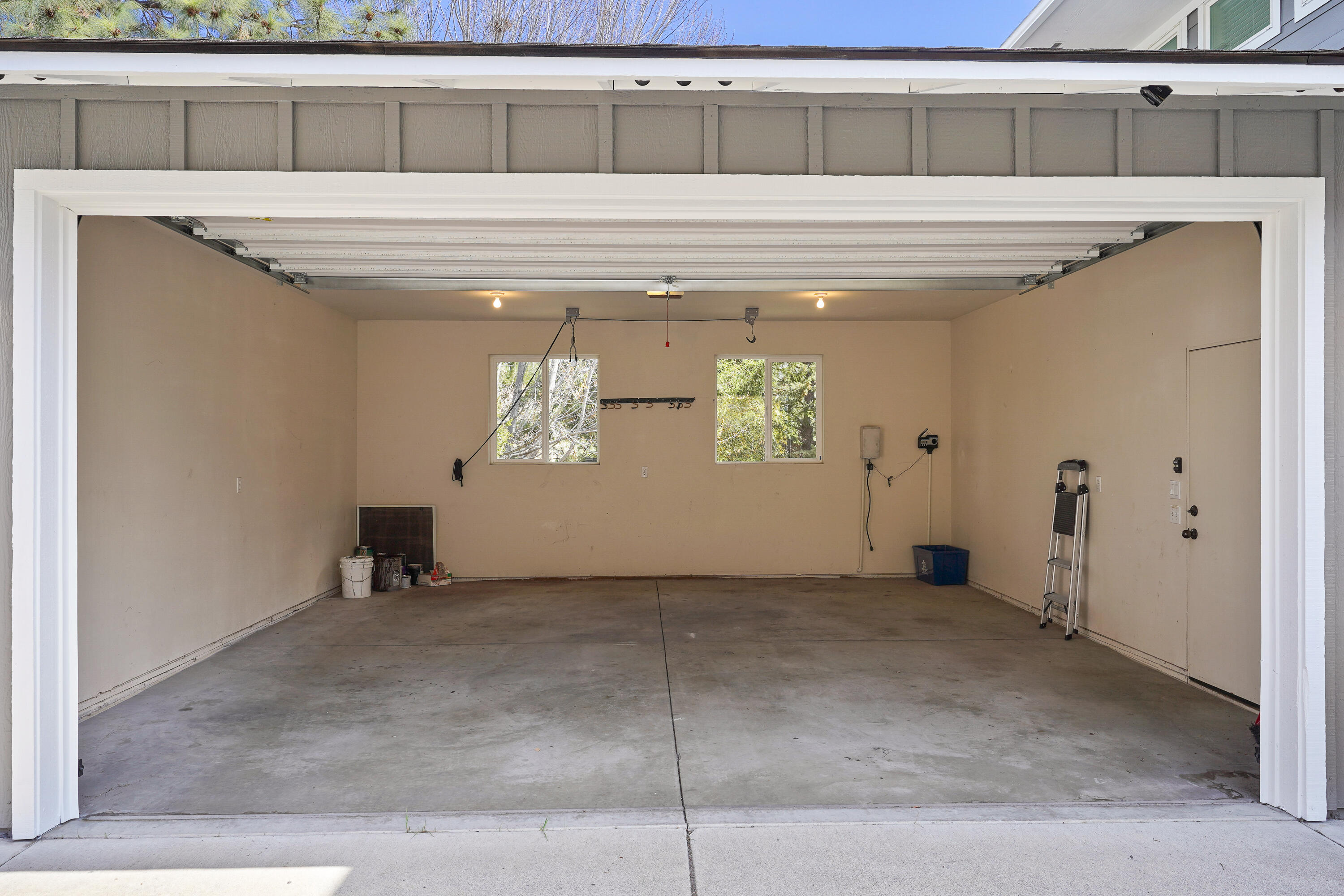 542 NW Greyhawk Avenue