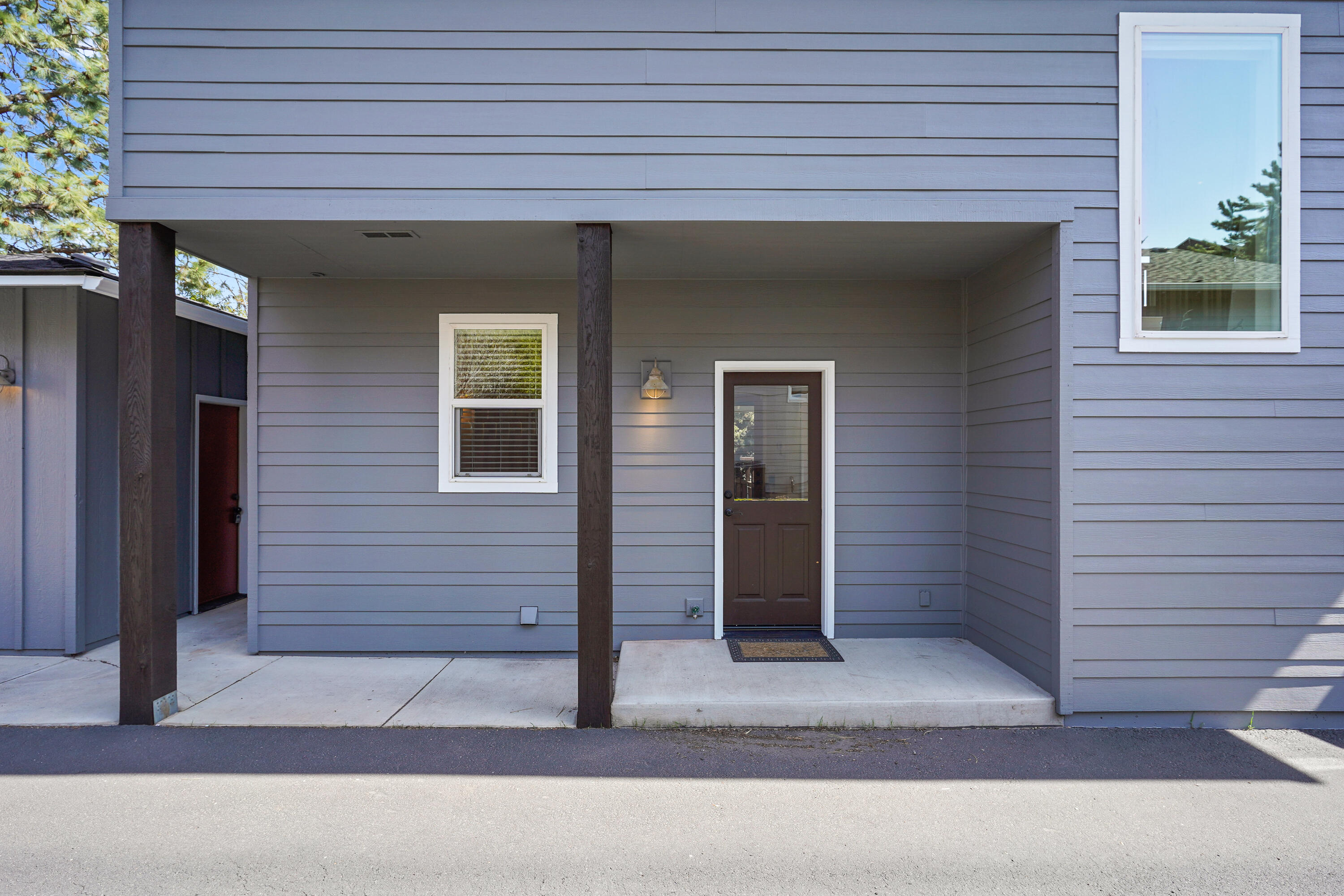 542 NW Greyhawk Avenue