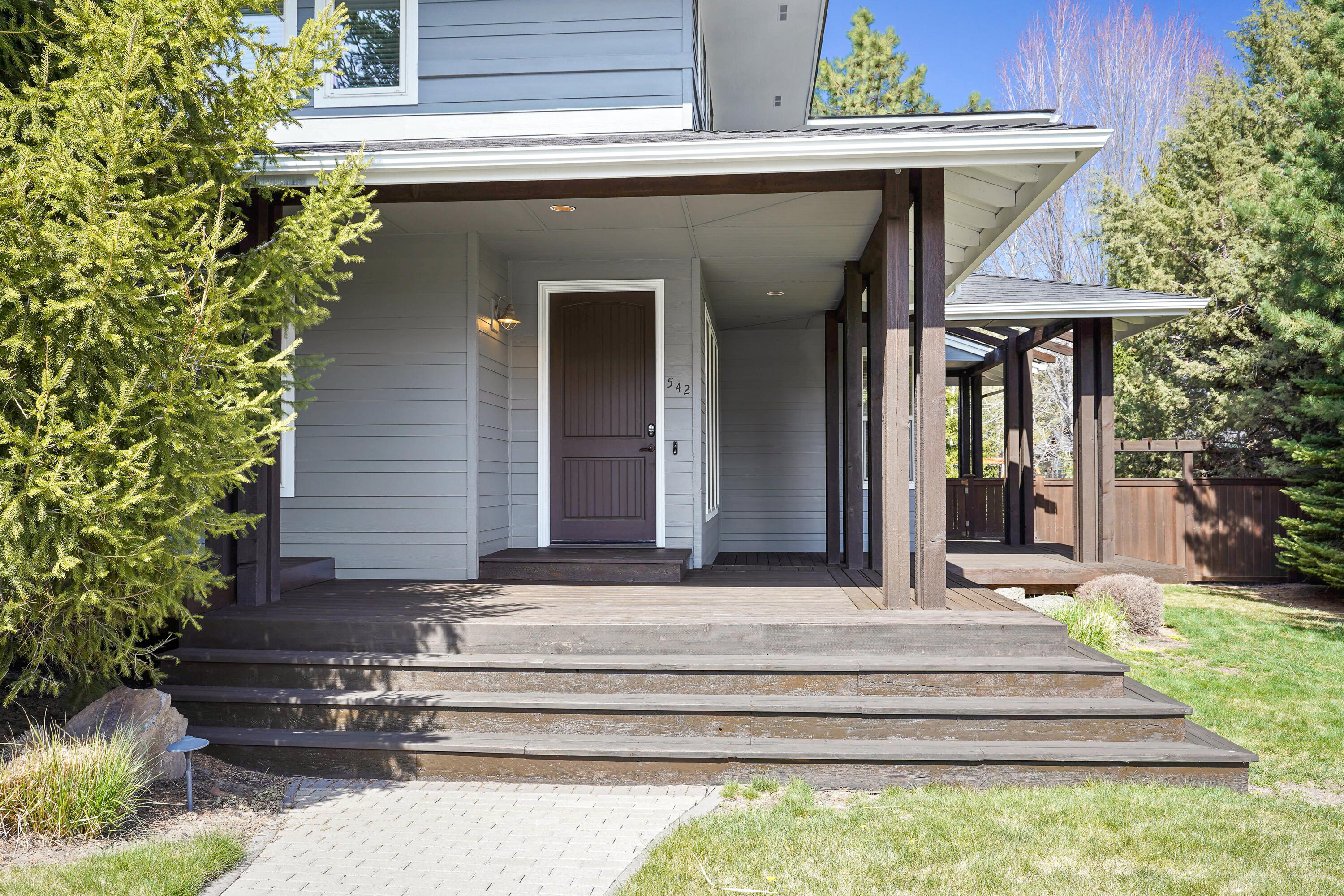 542 NW Greyhawk Avenue