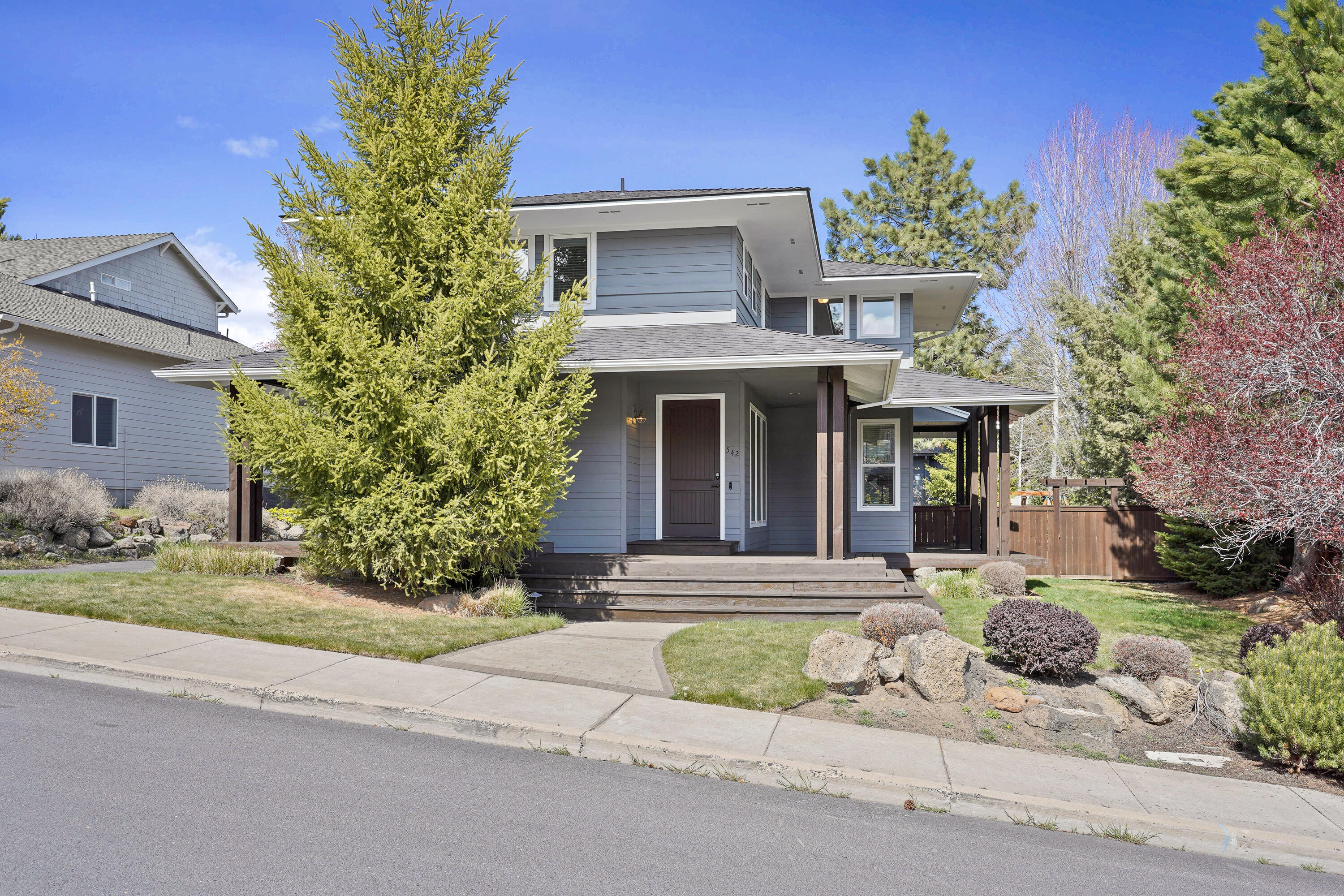 542 NW Greyhawk Avenue
