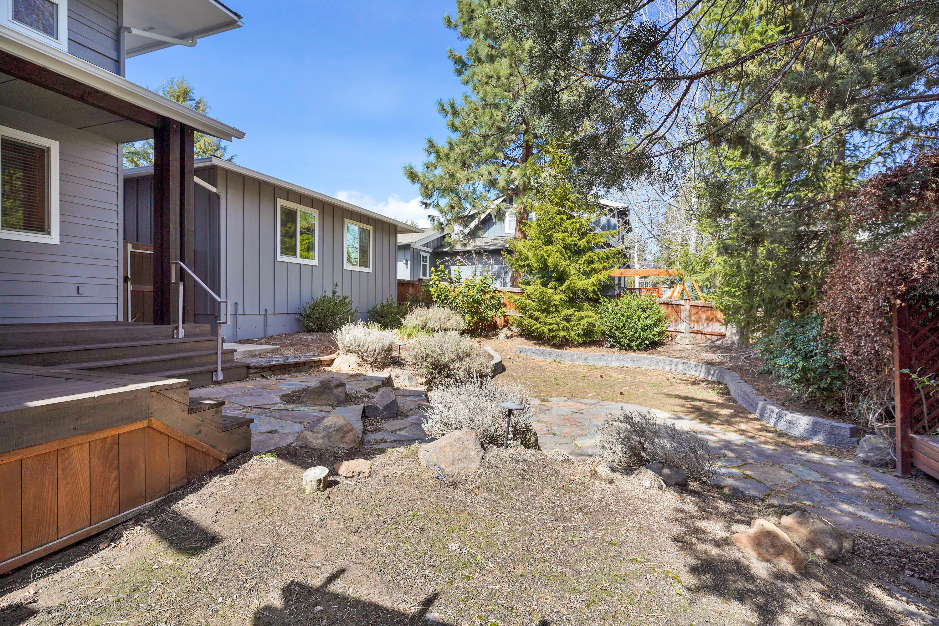 542 NW Greyhawk Avenue