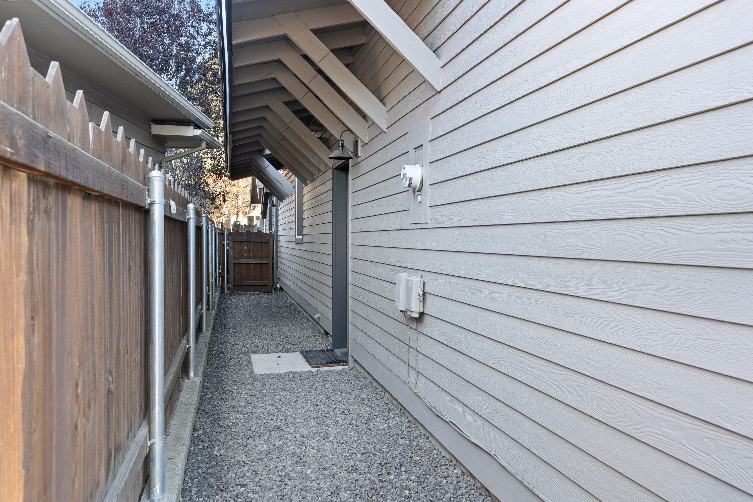 560 NW Riverfront Street