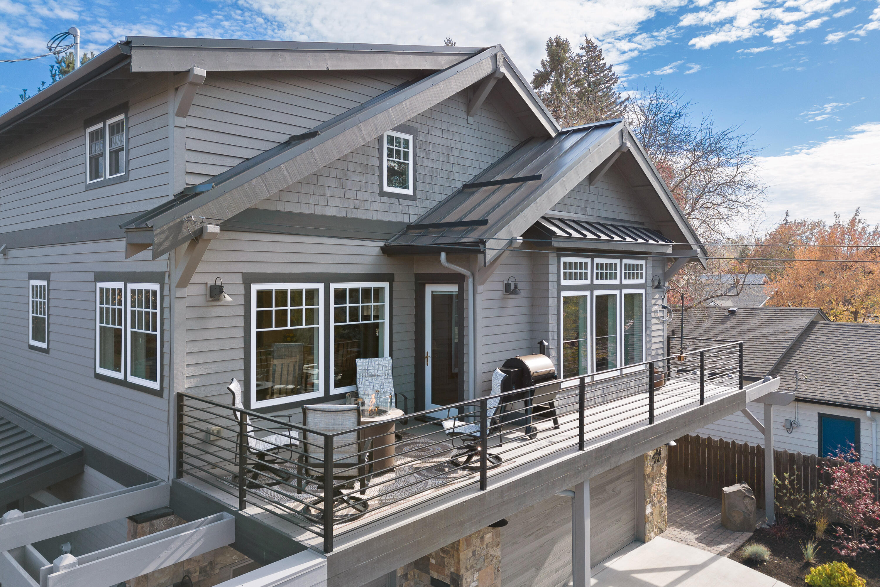560 NW Riverfront Street