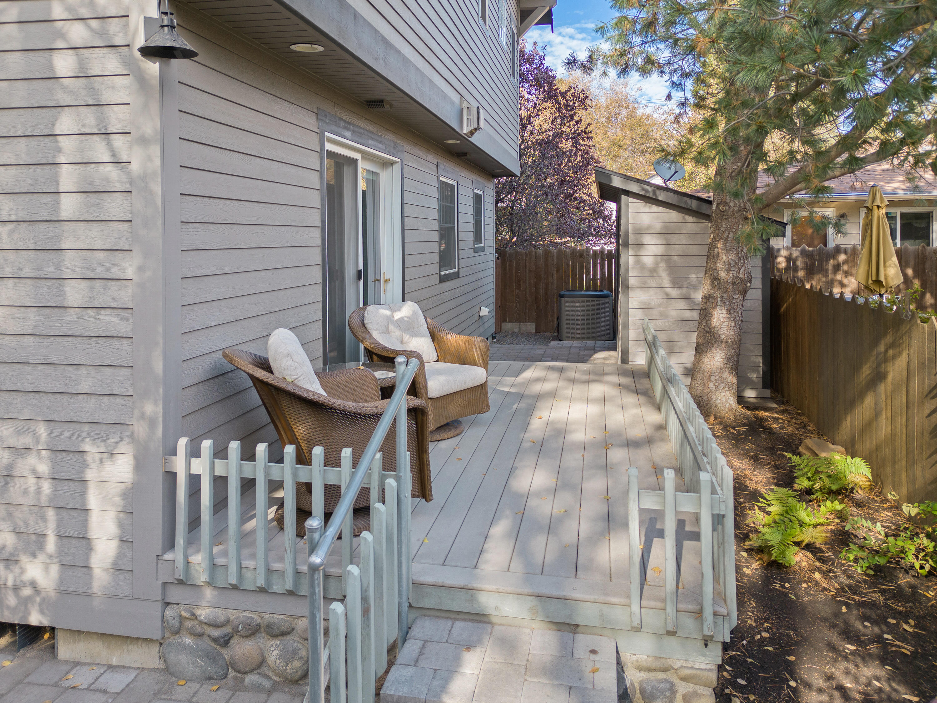 560 NW Riverfront Street