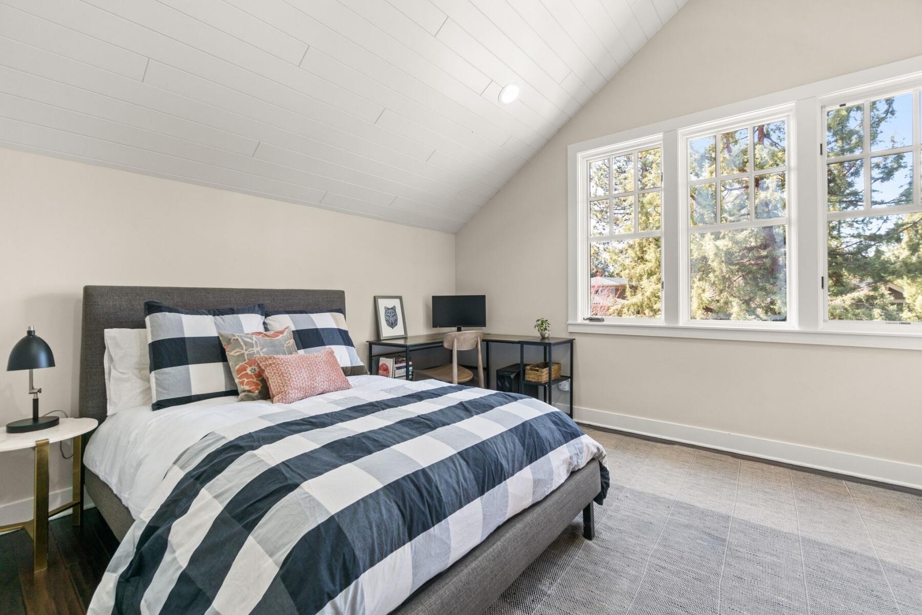 2306 NW High Lakes Loop
