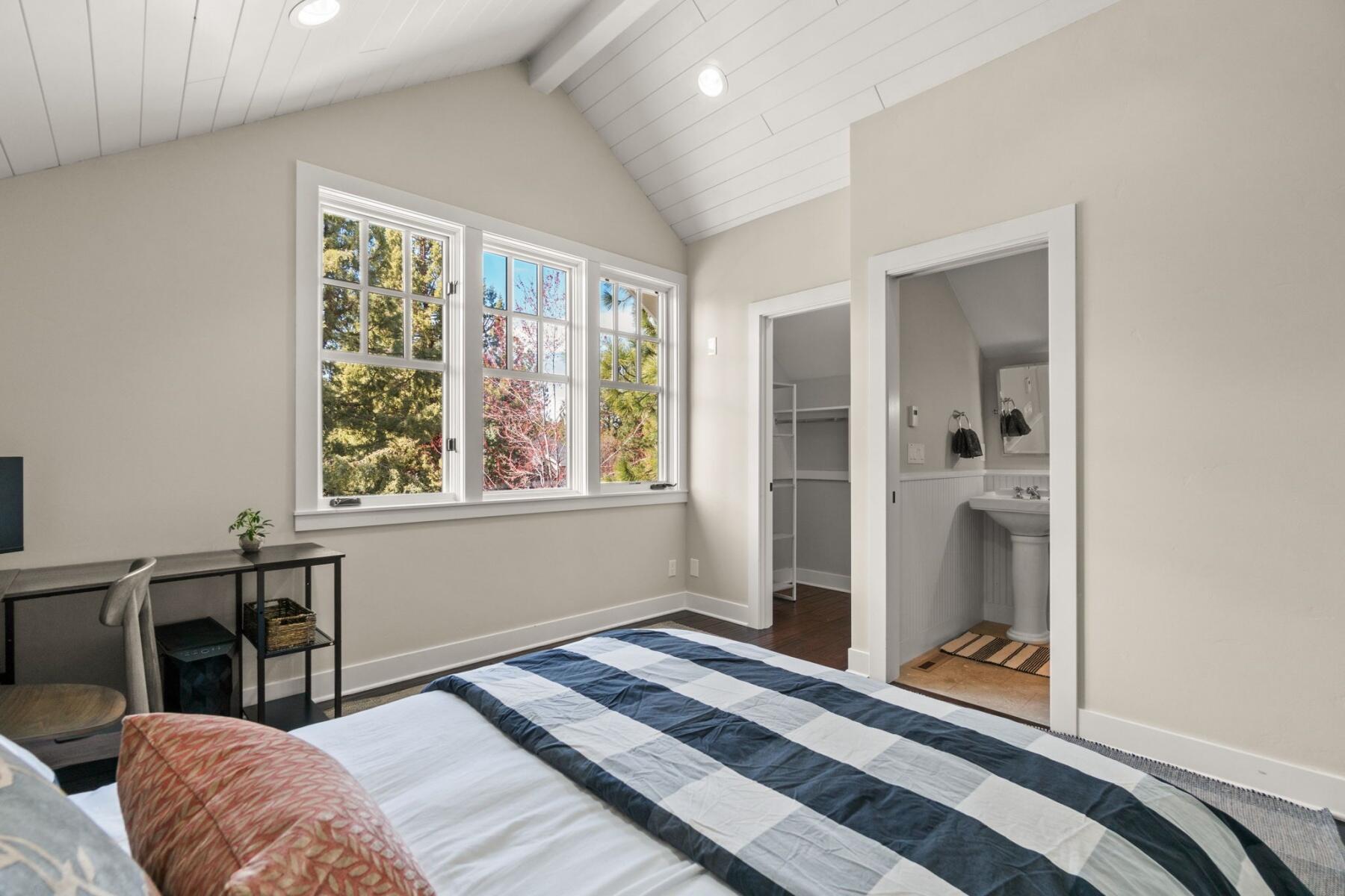 2306 NW High Lakes Loop