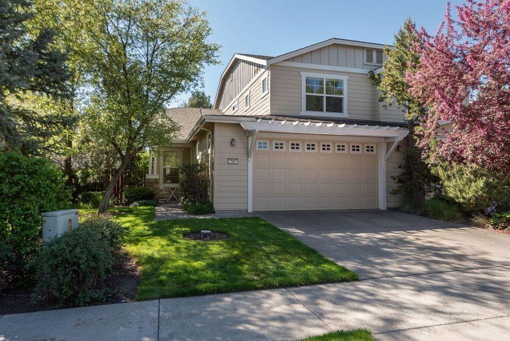 747 SW Silver Lake Boulevard