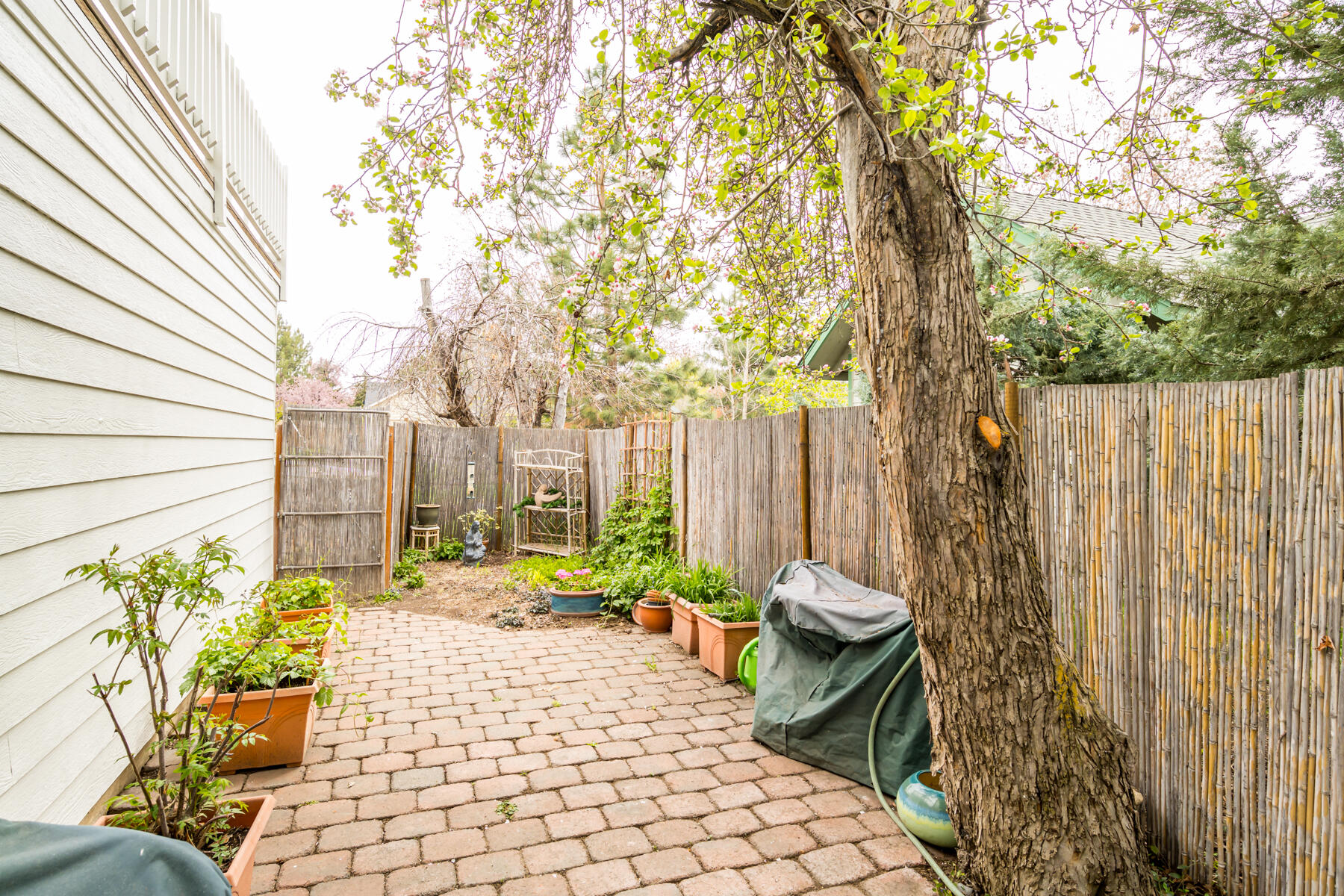 2520 NE Daggett Lane