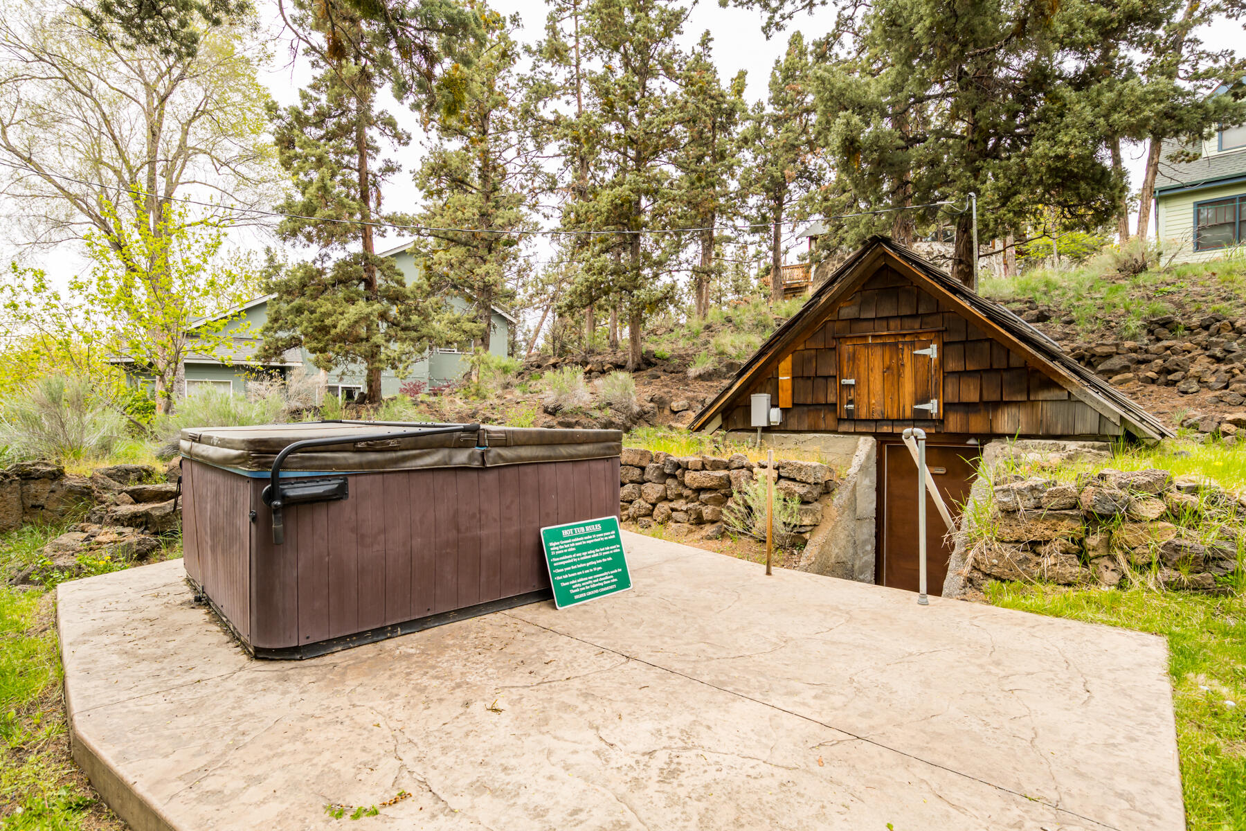 2520 NE Daggett Lane