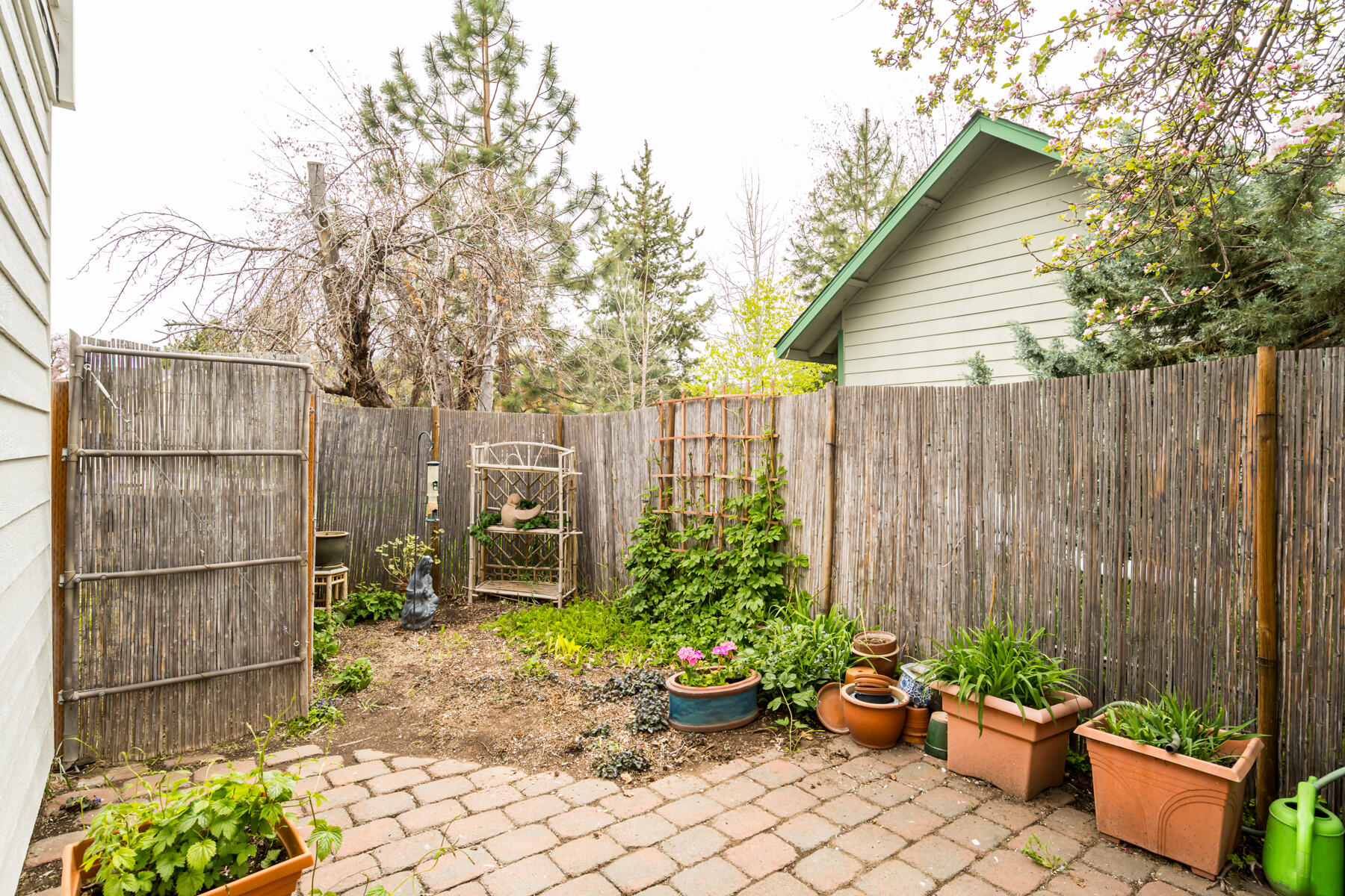 2520 NE Daggett Lane