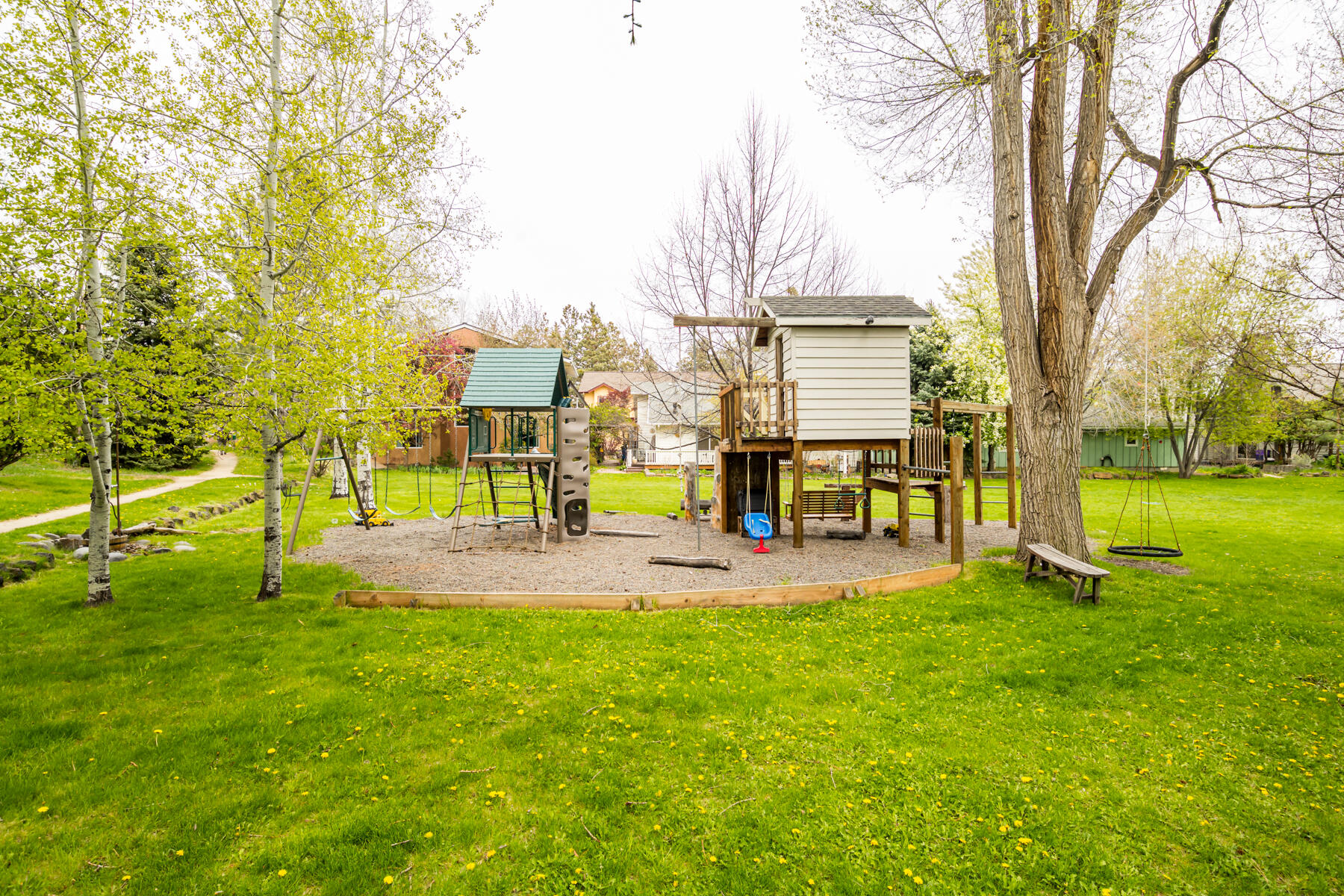 2520 NE Daggett Lane