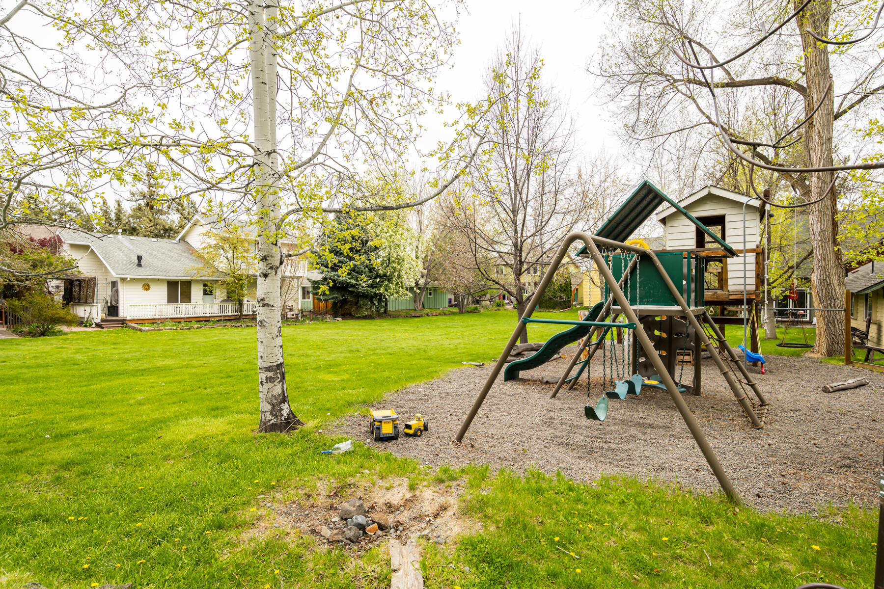 2520 NE Daggett Lane