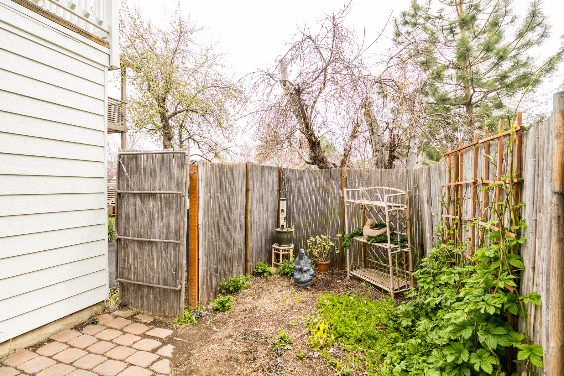 2520 NE Daggett Lane