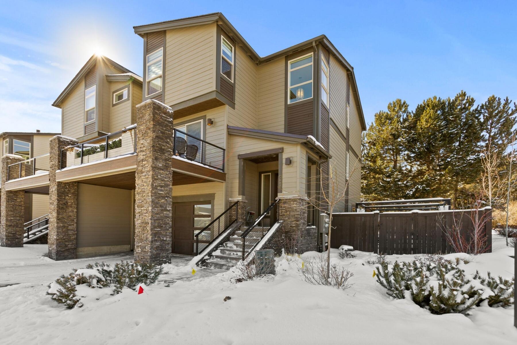 3087 NW Canyon Springs Place