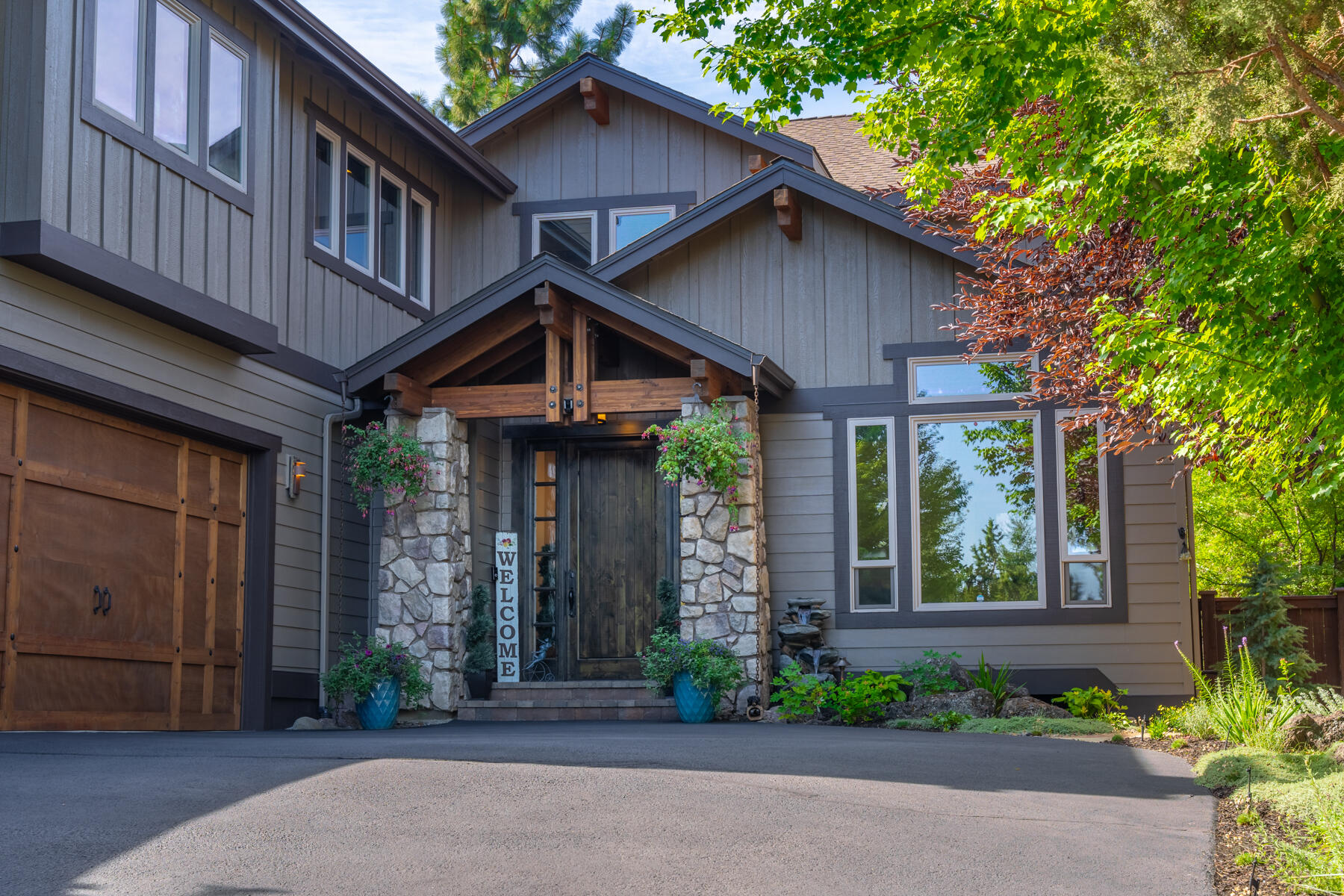 789 NW Yosemite Drive