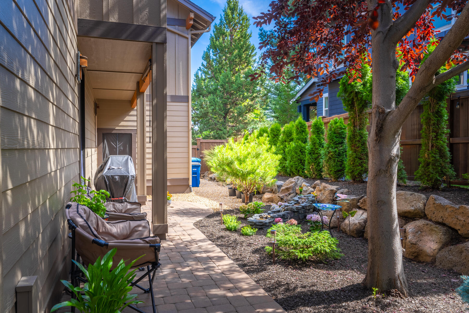 789 NW Yosemite Drive