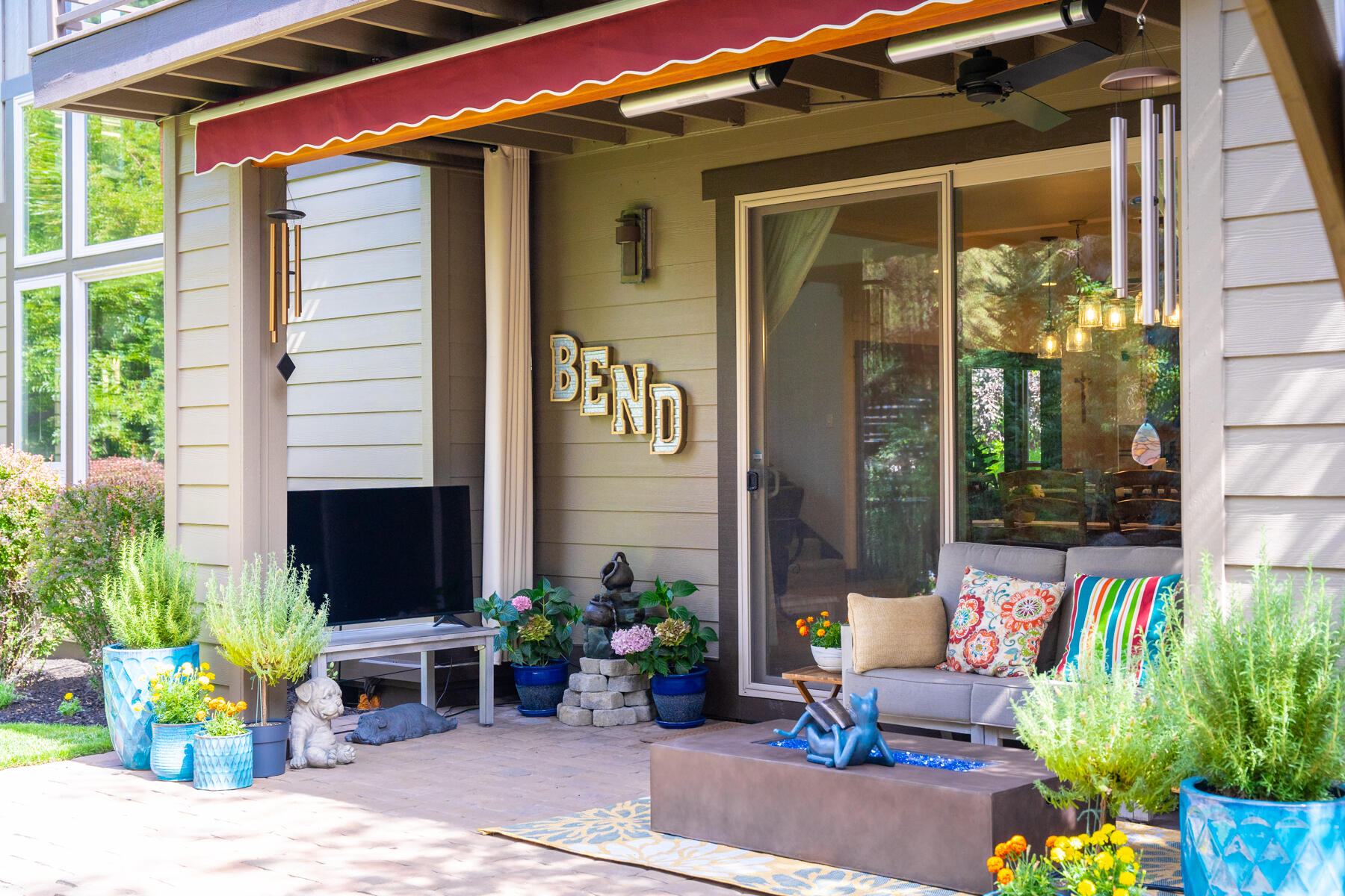 789 NW Yosemite Drive