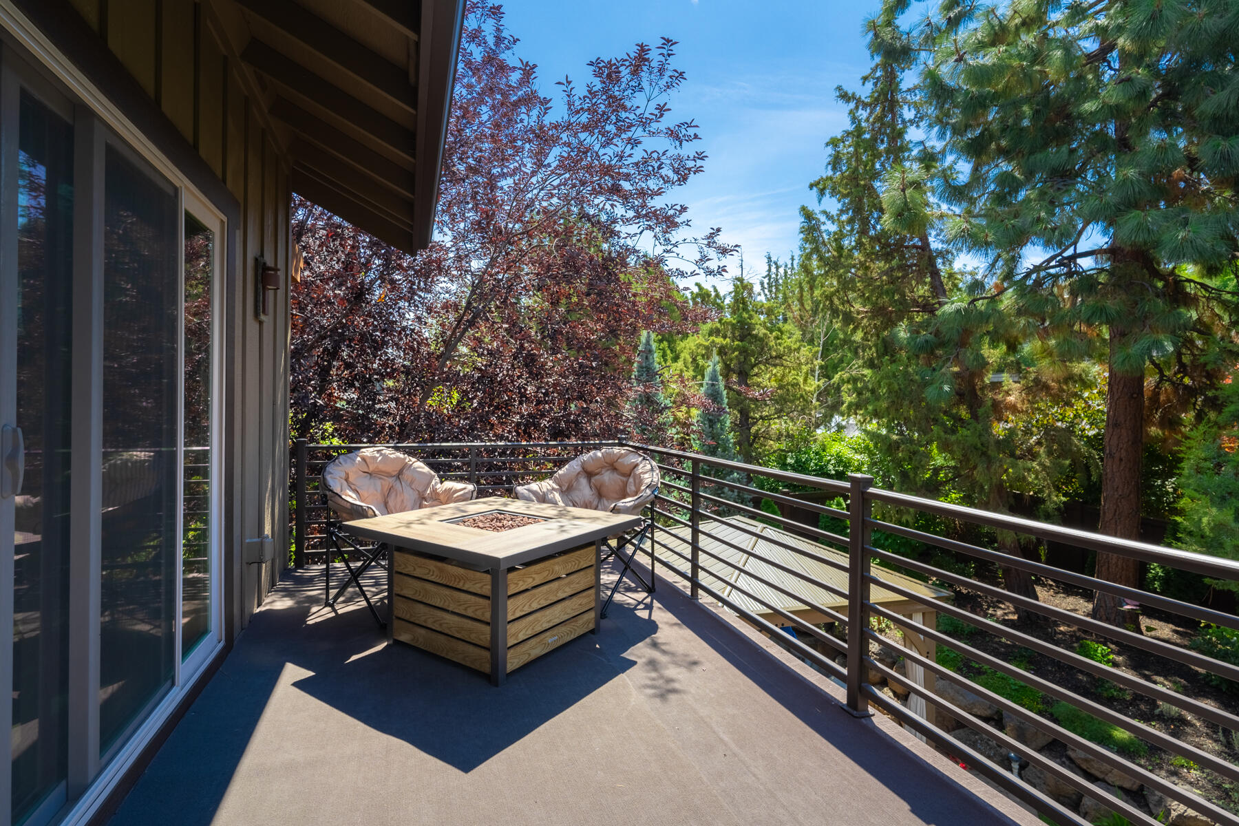 789 NW Yosemite Drive